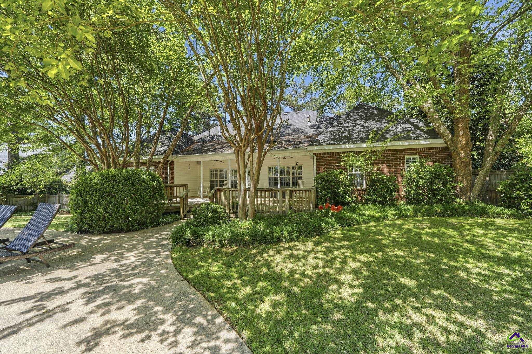 10 Willow Lake Drive