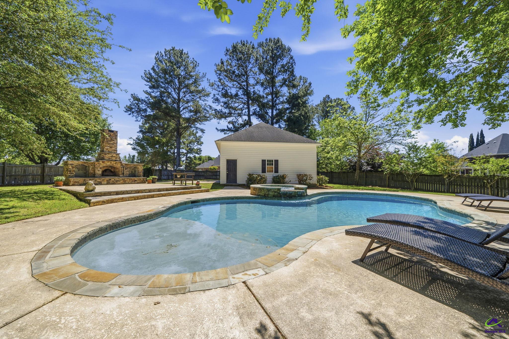 10 Willow Lake Drive