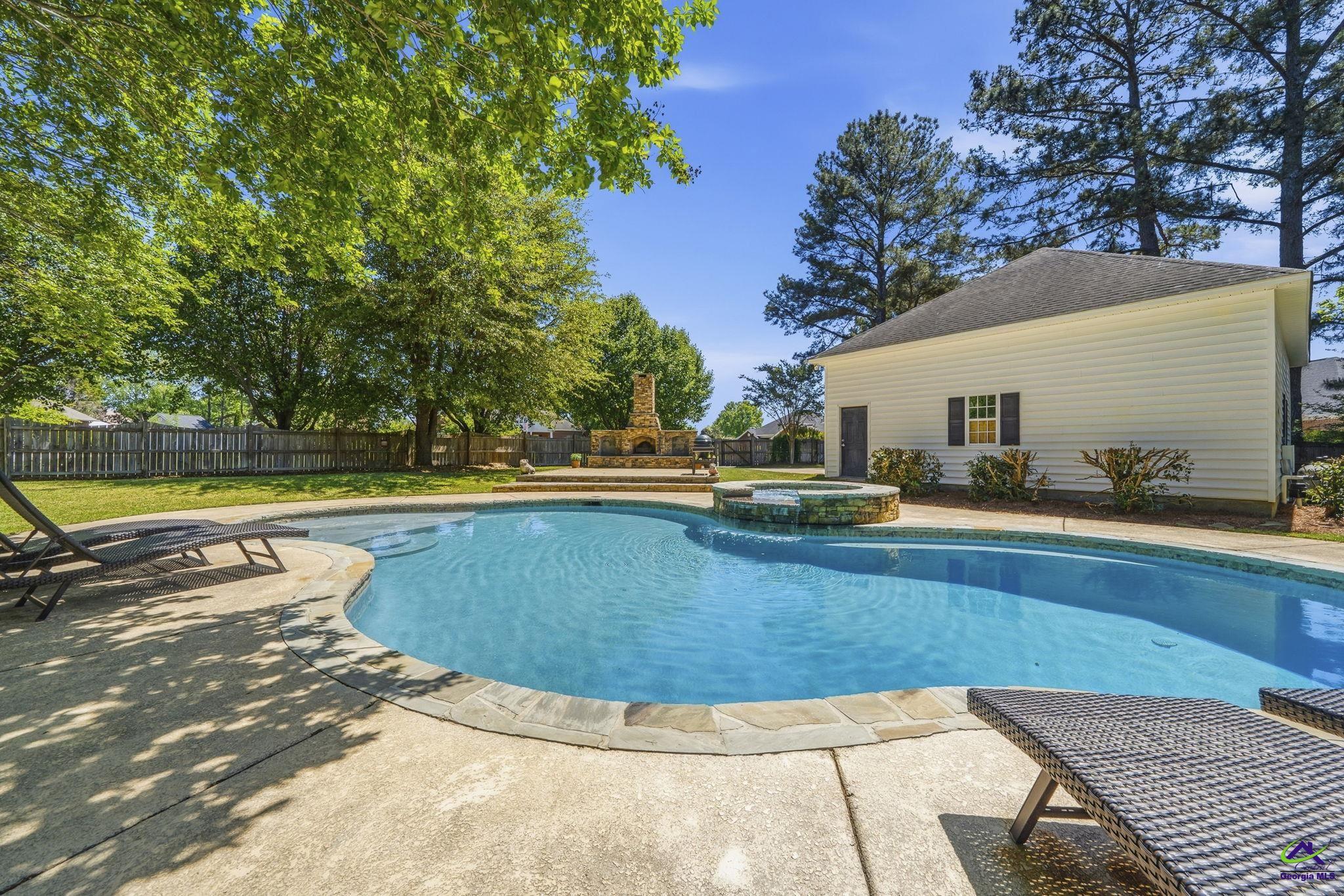 10 Willow Lake Drive