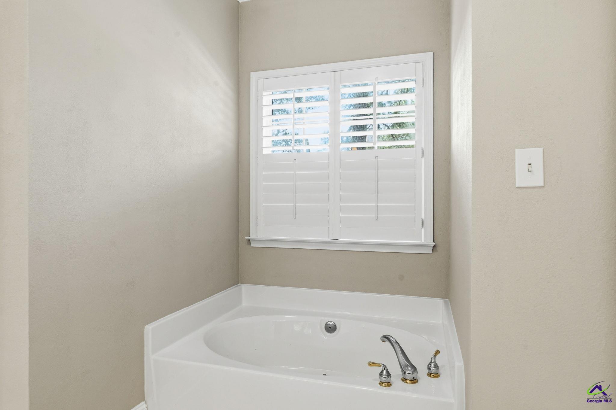 10 Willow Lake Drive