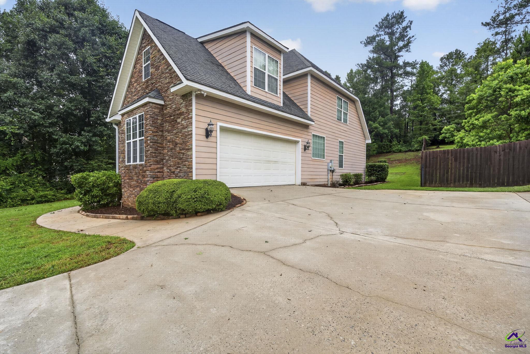 242 Carsons Walk