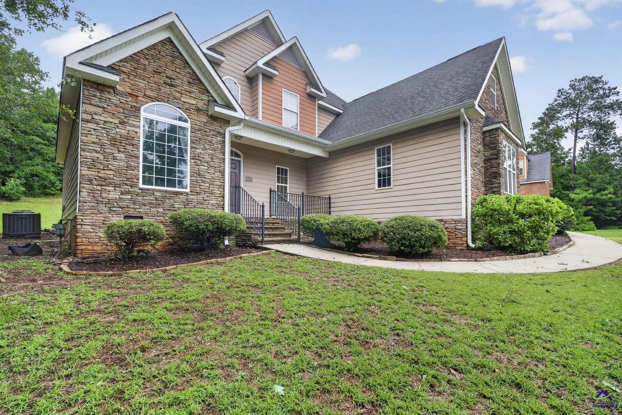 242 Carsons Walk