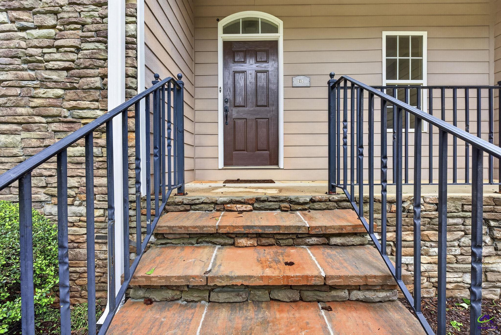 242 Carsons Walk