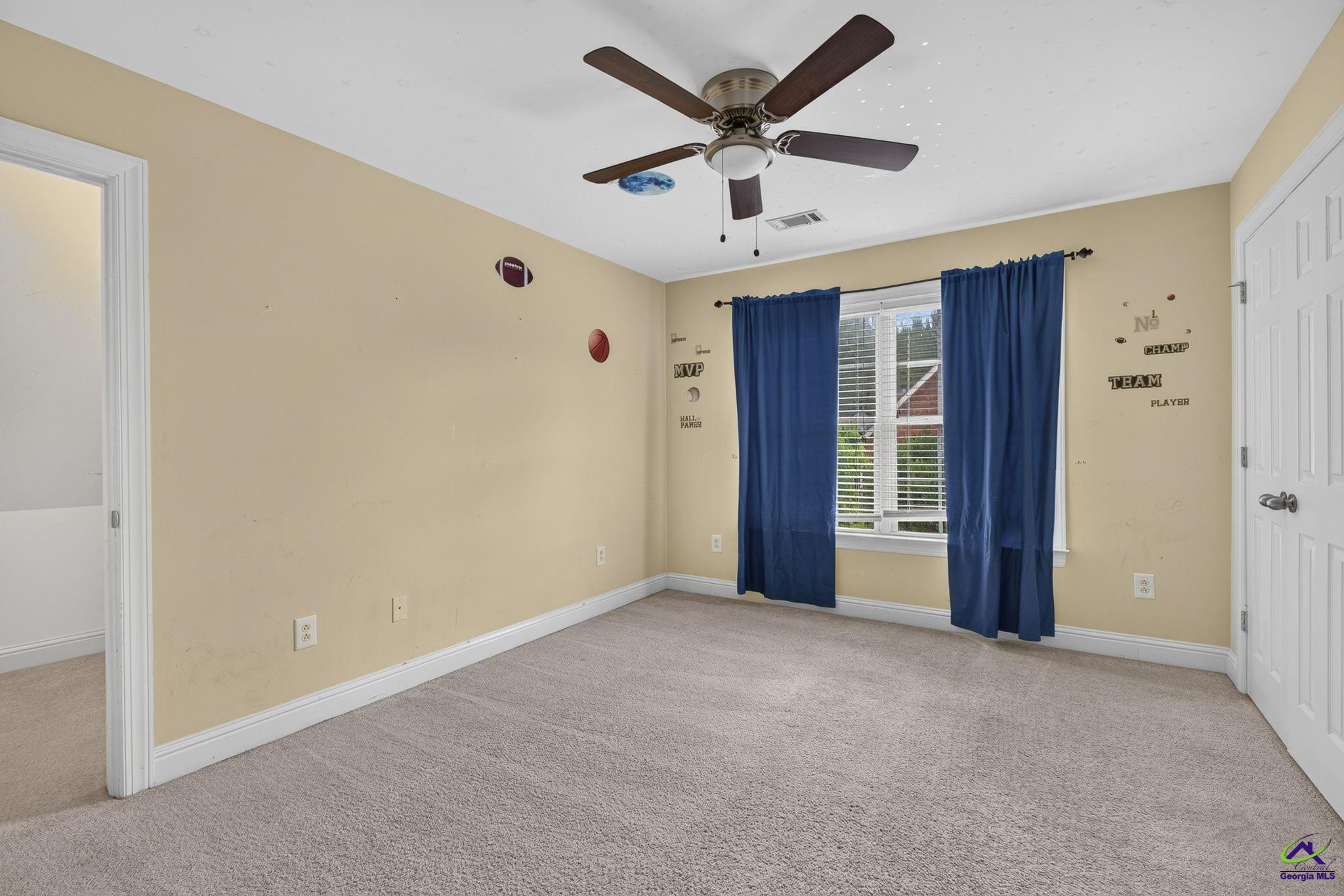 242 Carsons Walk