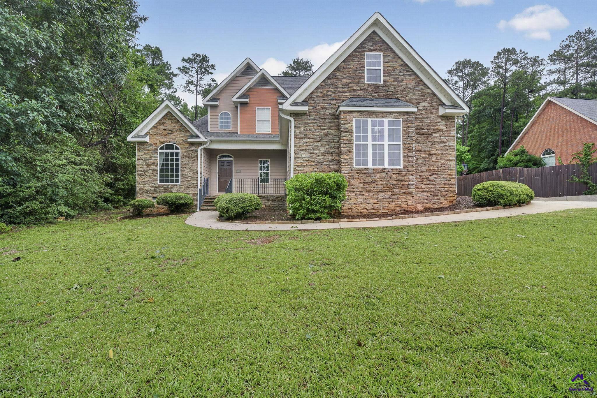 242 Carsons Walk
