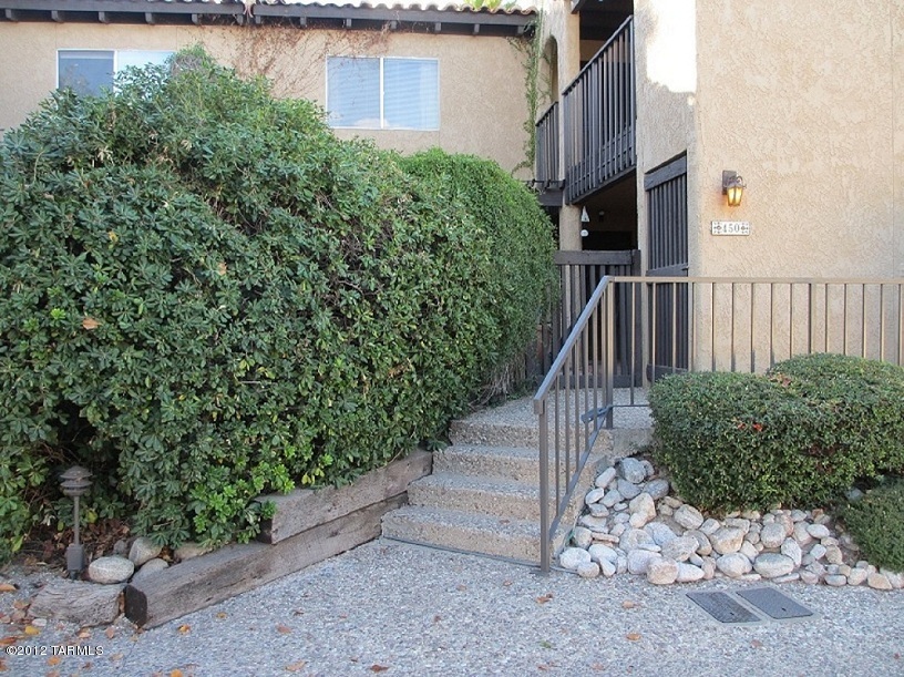 450 N Dodge Boulevard