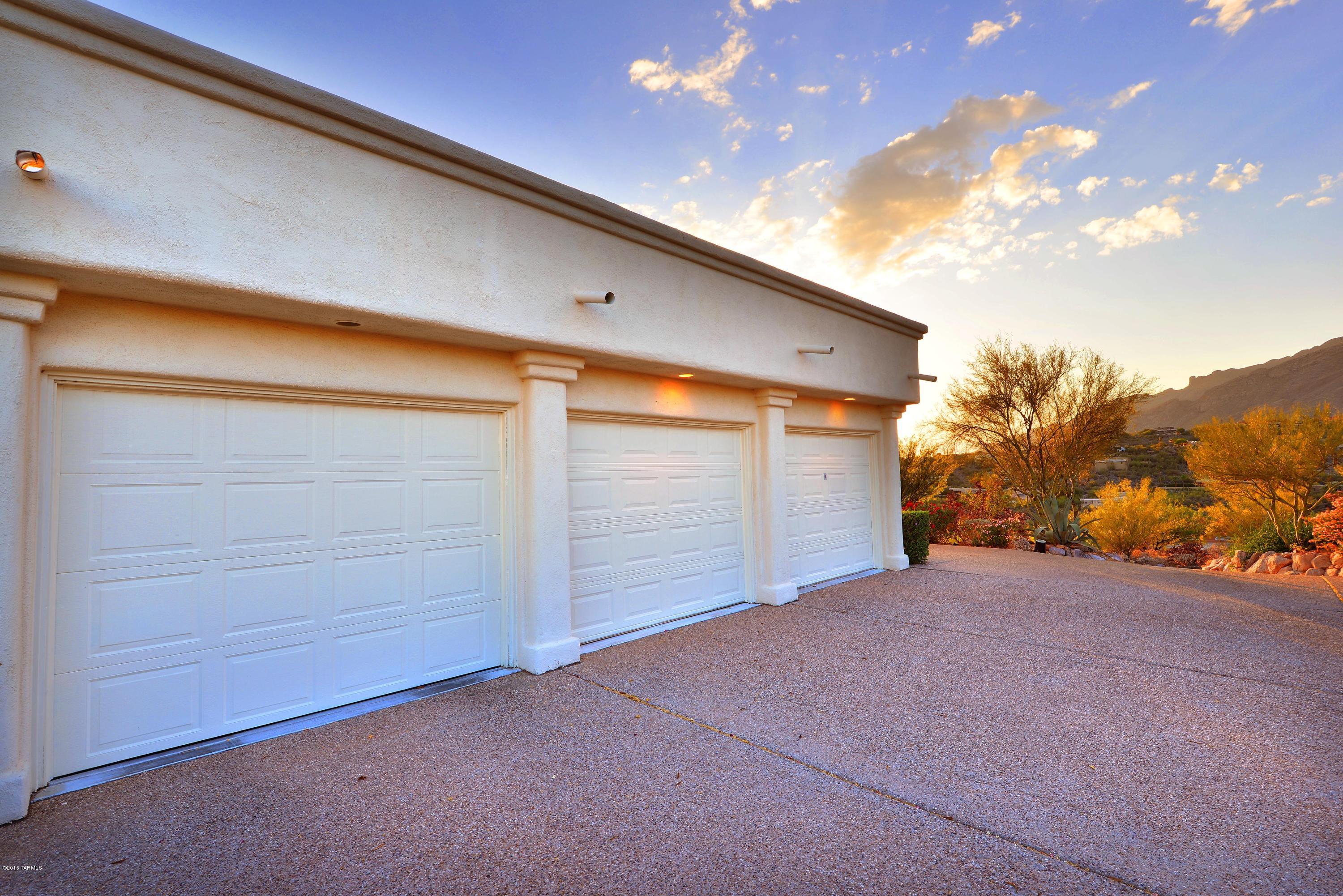 6110 E Paseo Cimarron