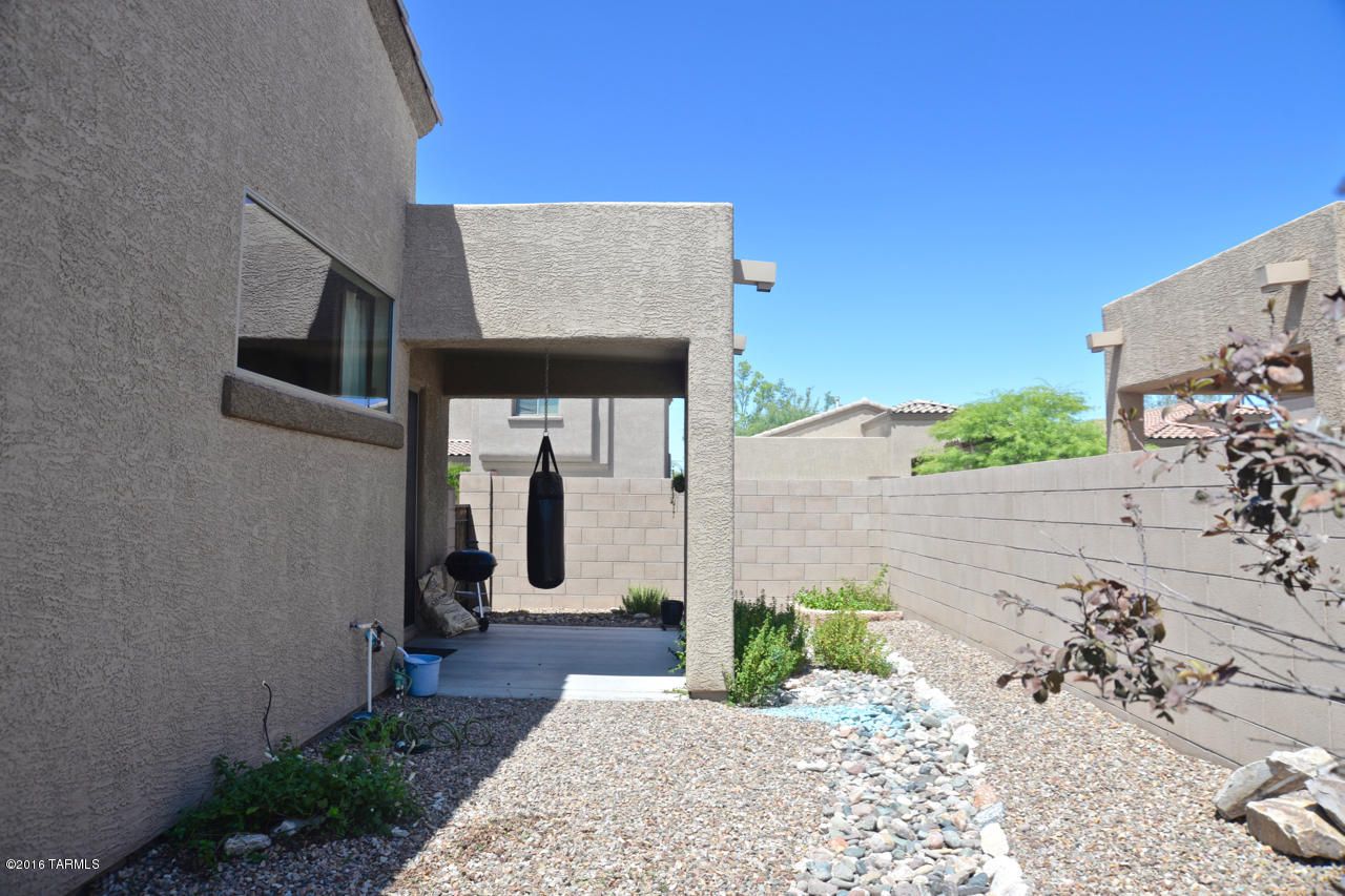 2276 W Floral Cliff Way