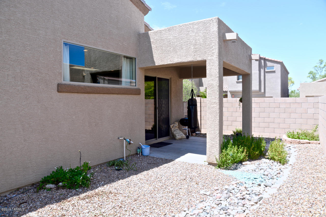 2276 W Floral Cliff Way