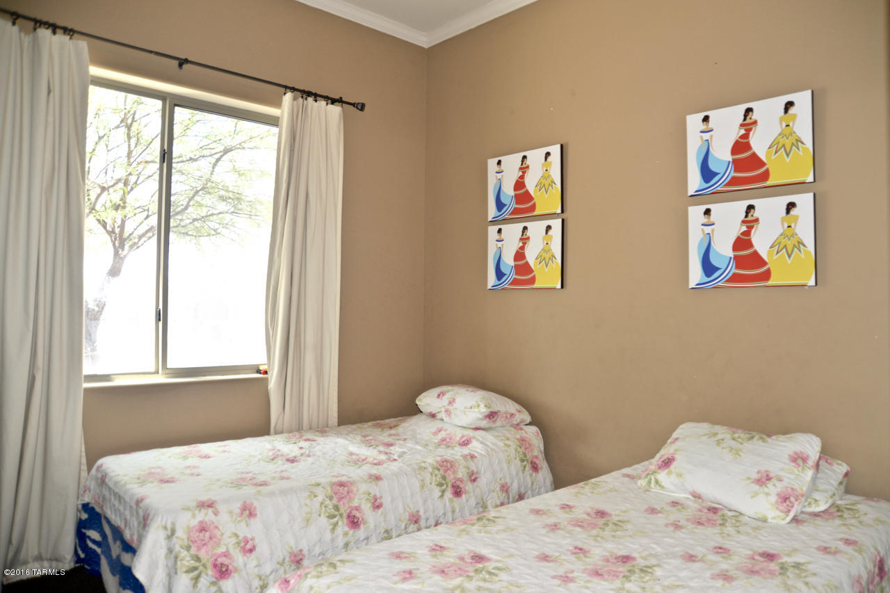 2276 W Floral Cliff Way