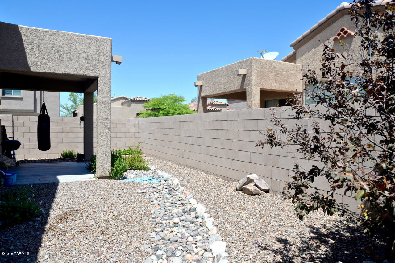 2276 W Floral Cliff Way