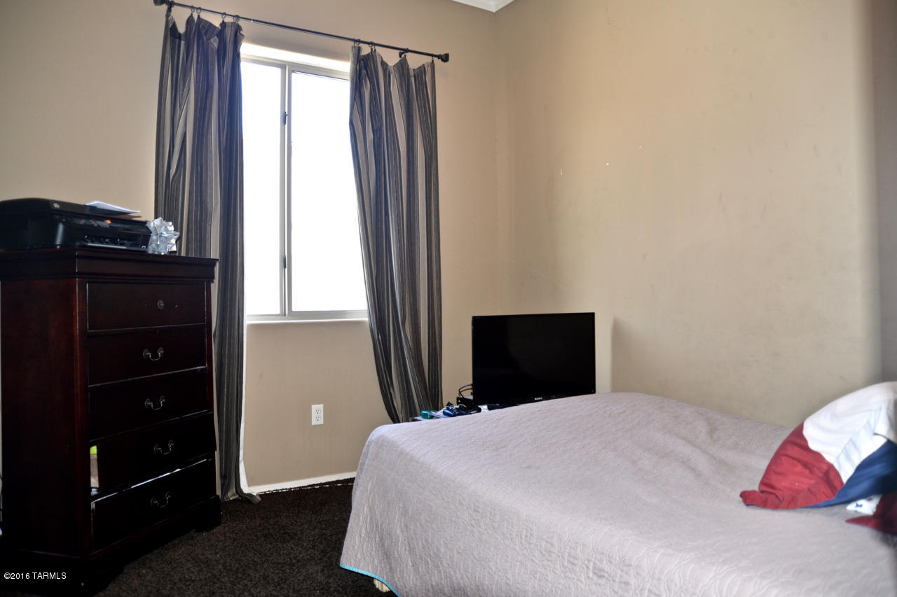 2276 W Floral Cliff Way