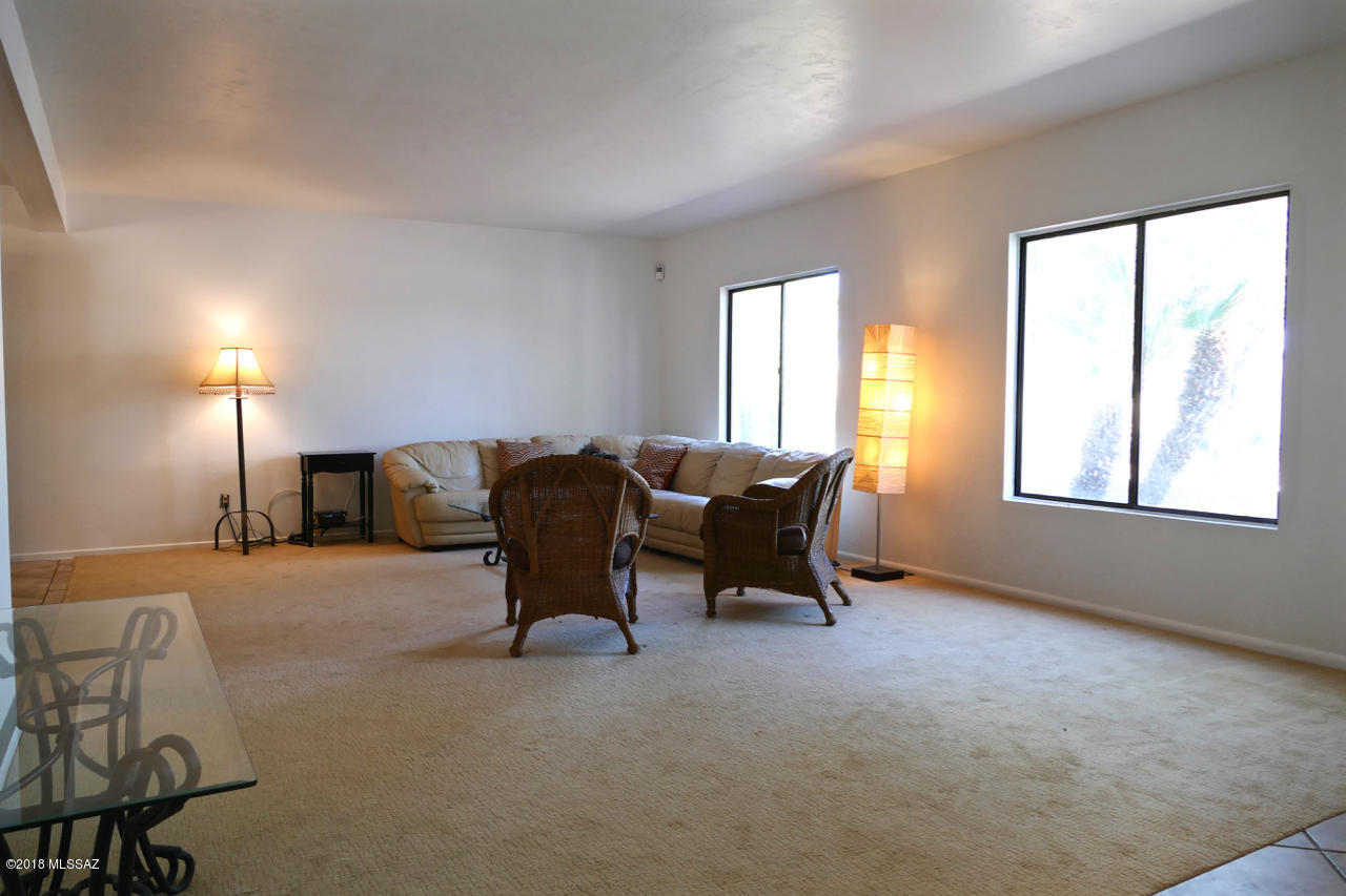 6985 E Calle Cavalier