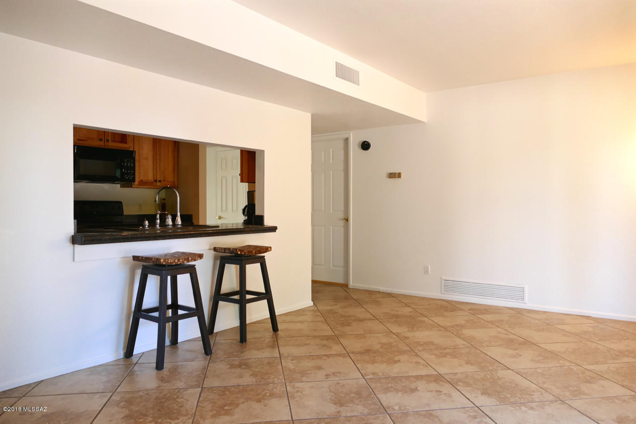 6985 E Calle Cavalier