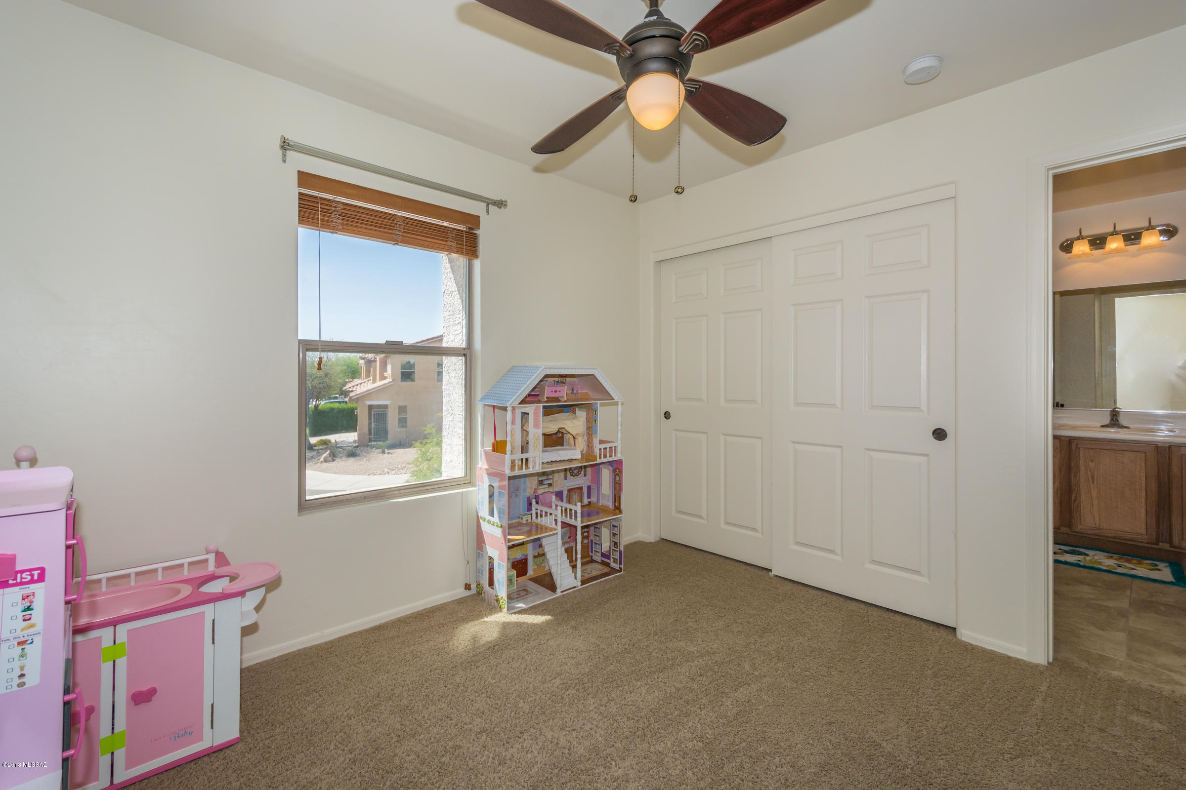 1618 W Green Thicket Way