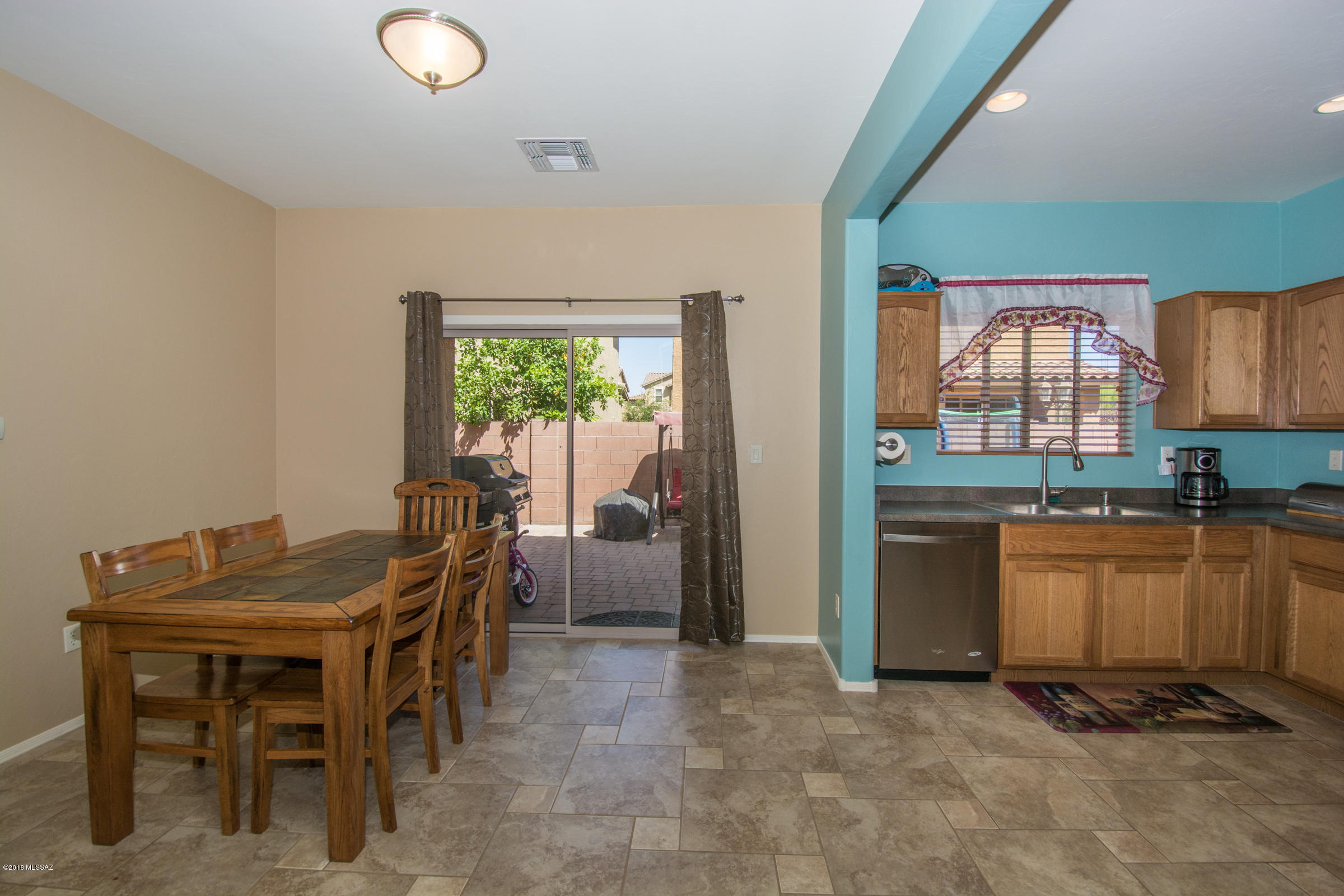 1618 W Green Thicket Way