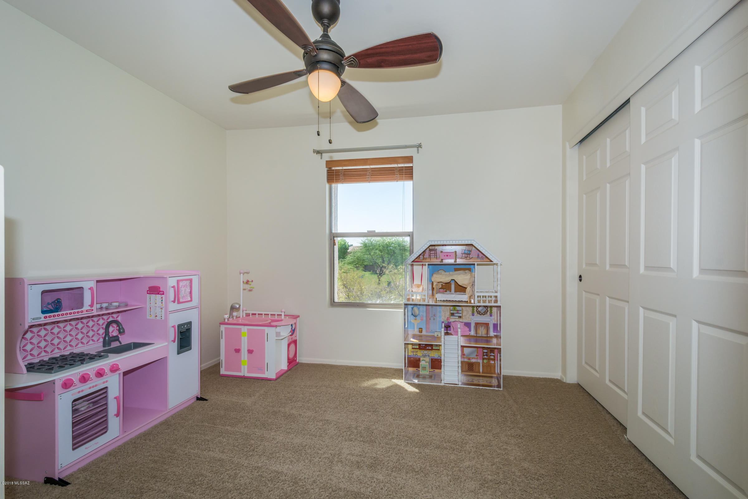 1618 W Green Thicket Way