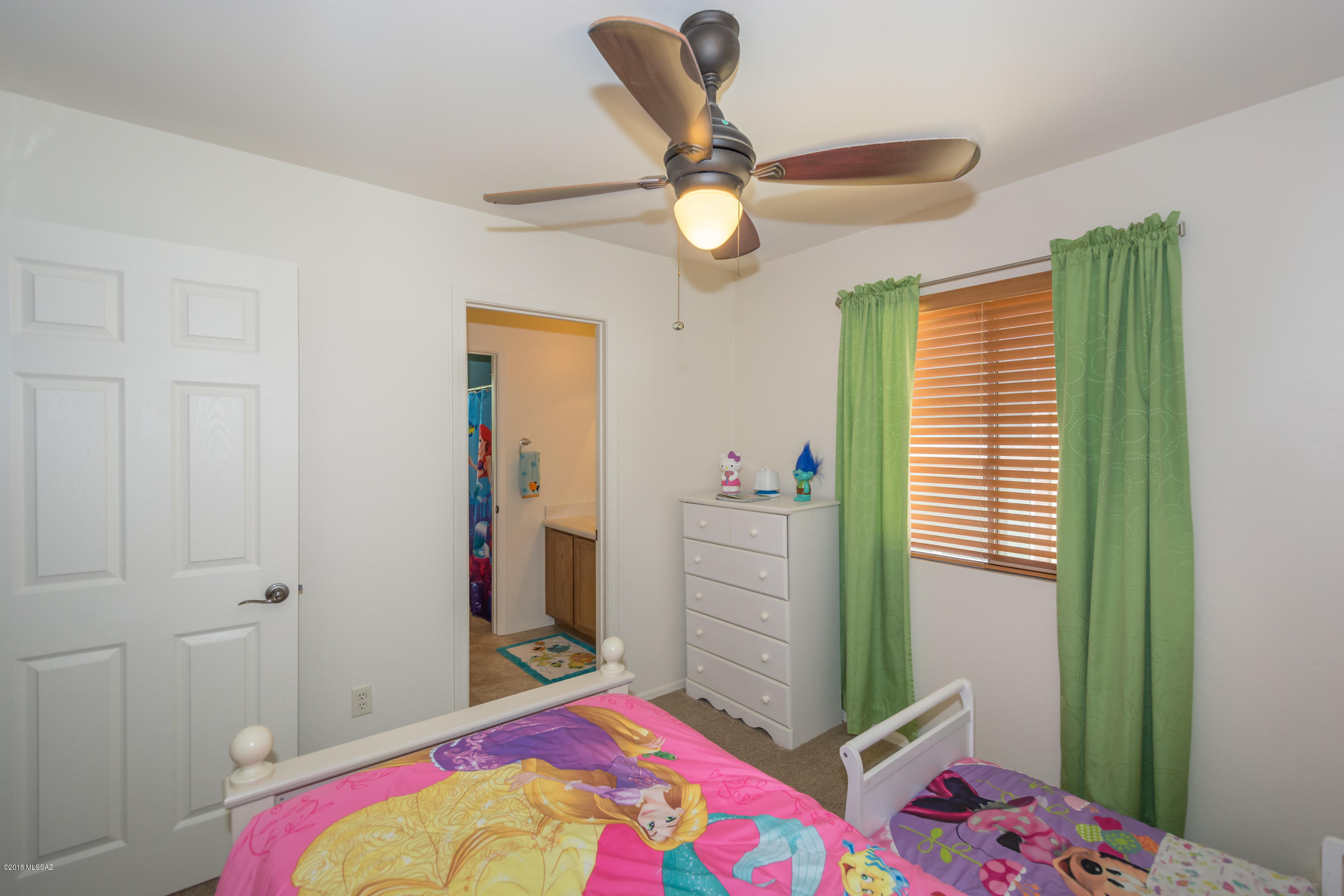 1618 W Green Thicket Way