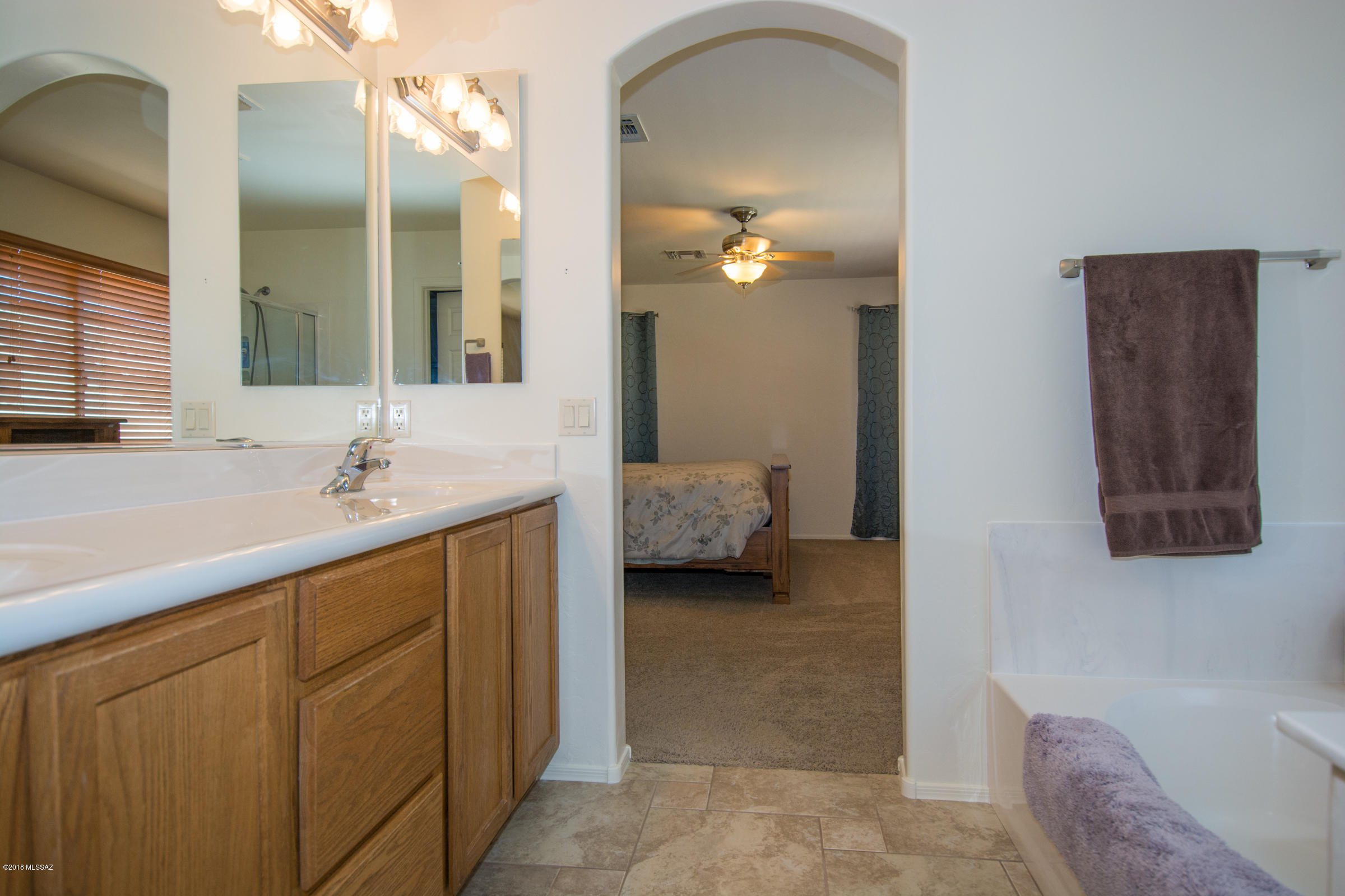 1618 W Green Thicket Way