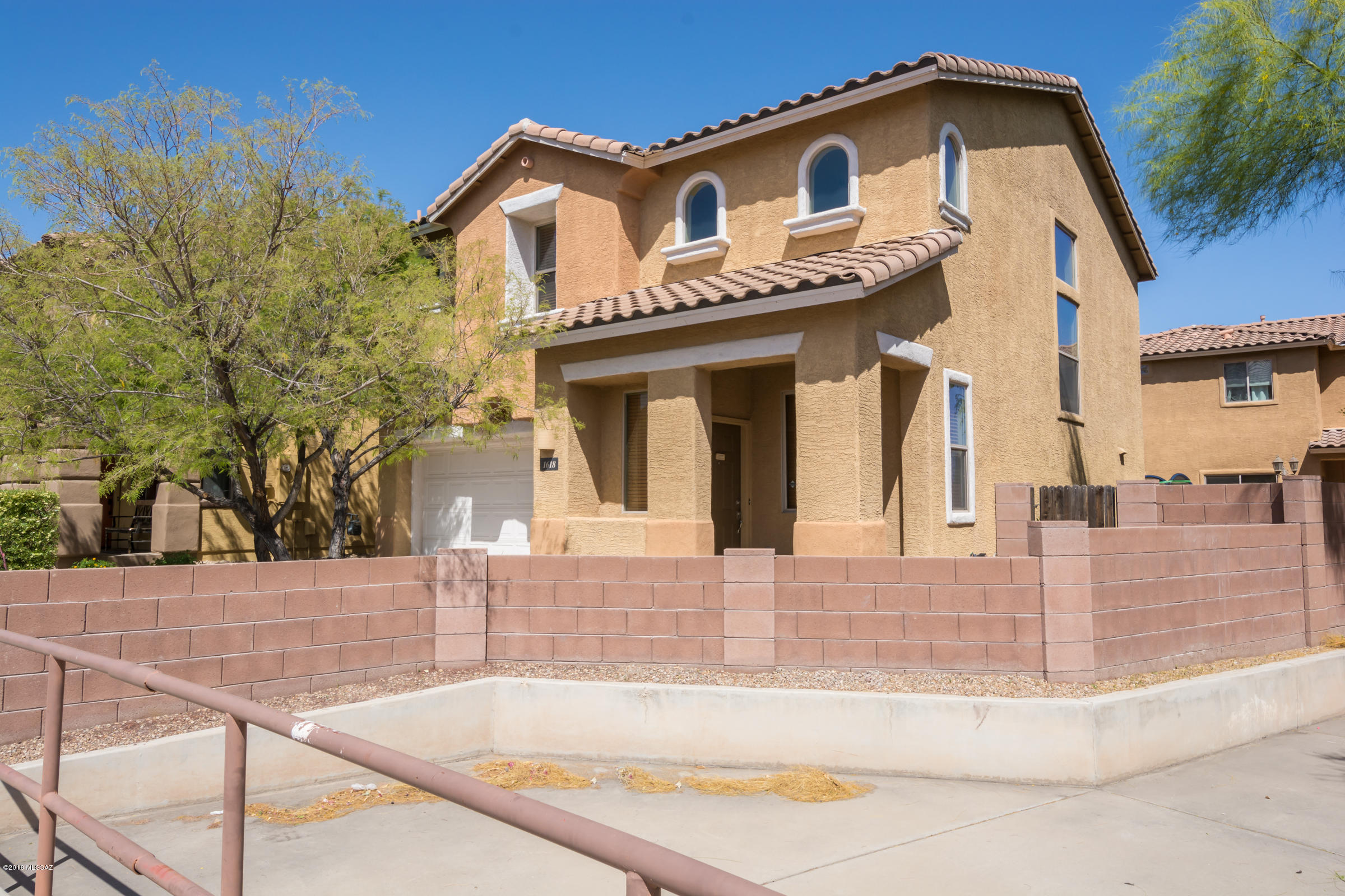 1618 W Green Thicket Way