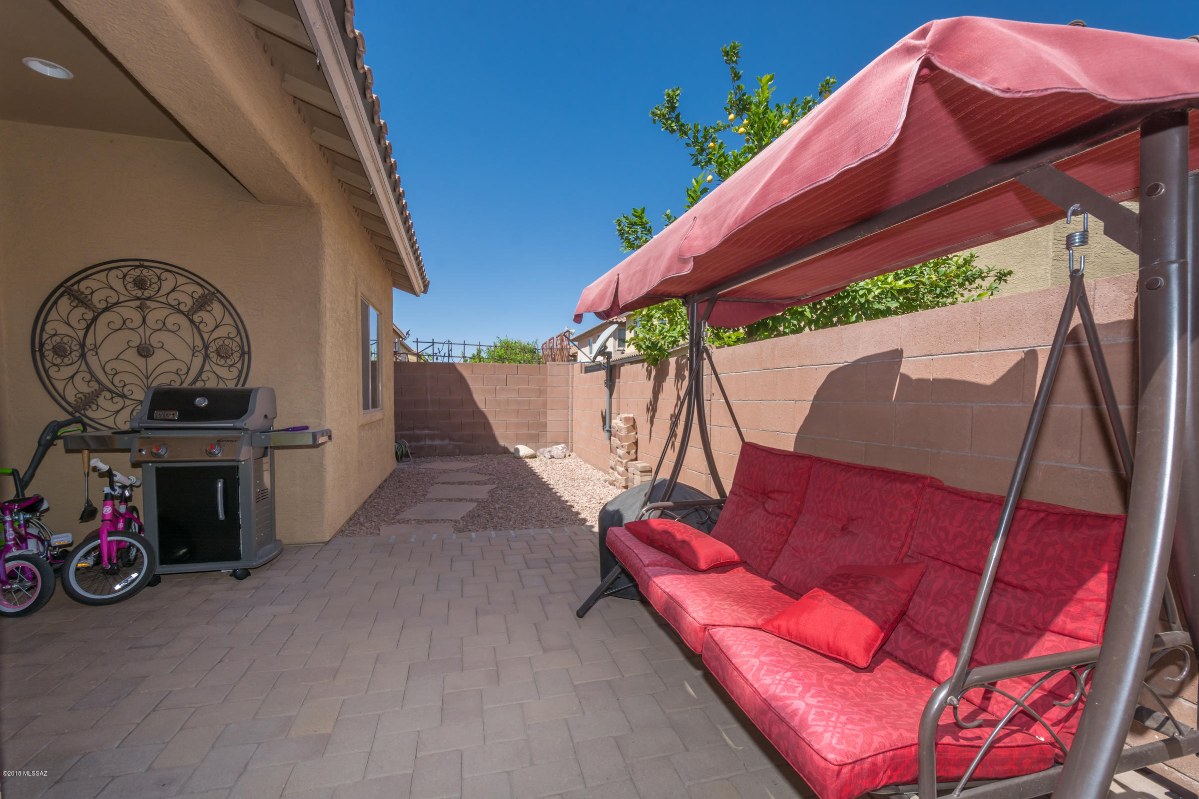 1618 W Green Thicket Way