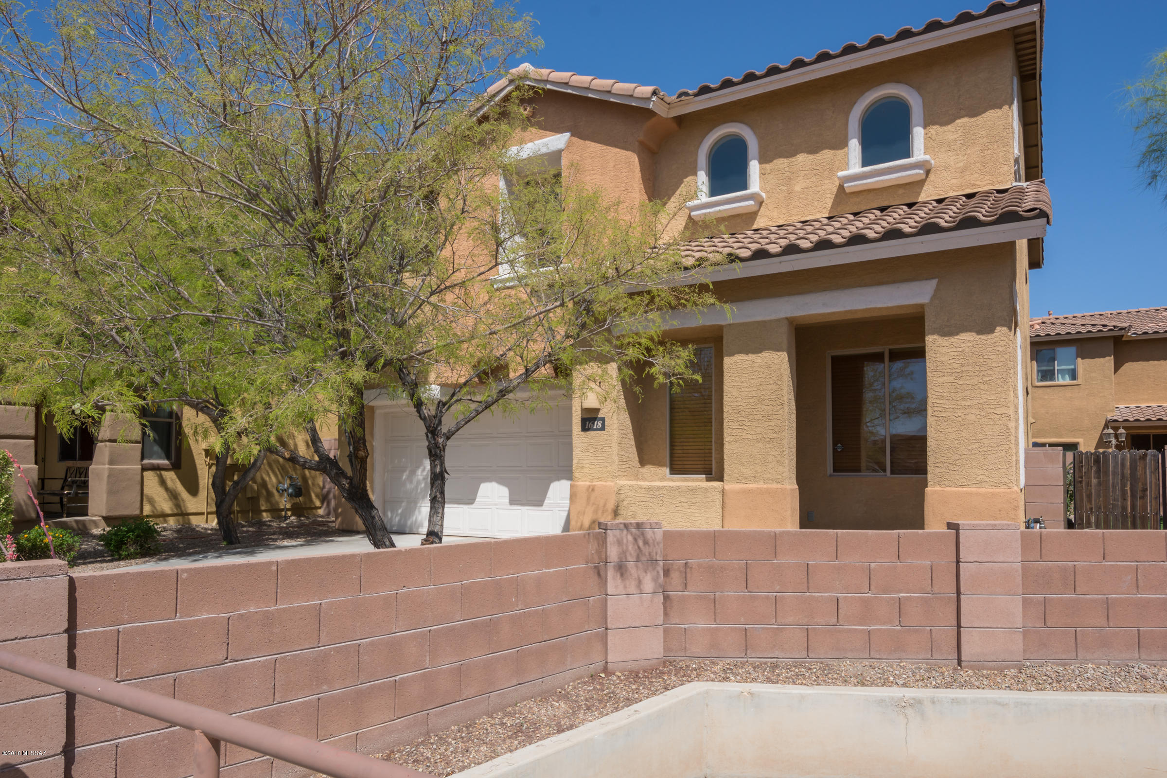 1618 W Green Thicket Way