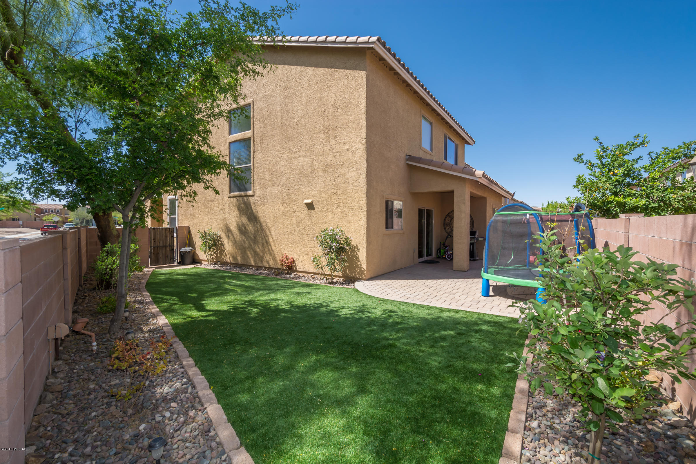 1618 W Green Thicket Way