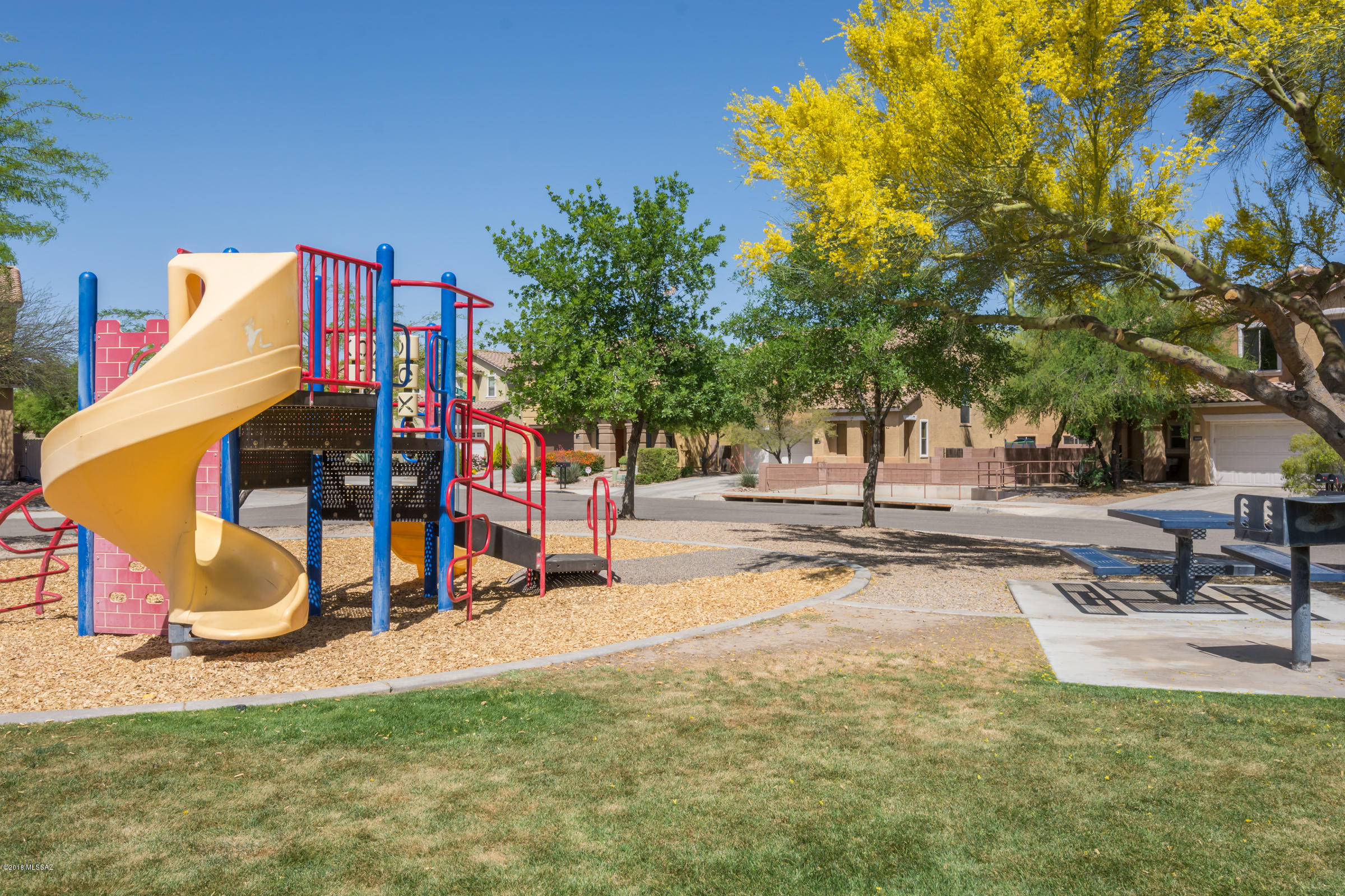 1618 W Green Thicket Way