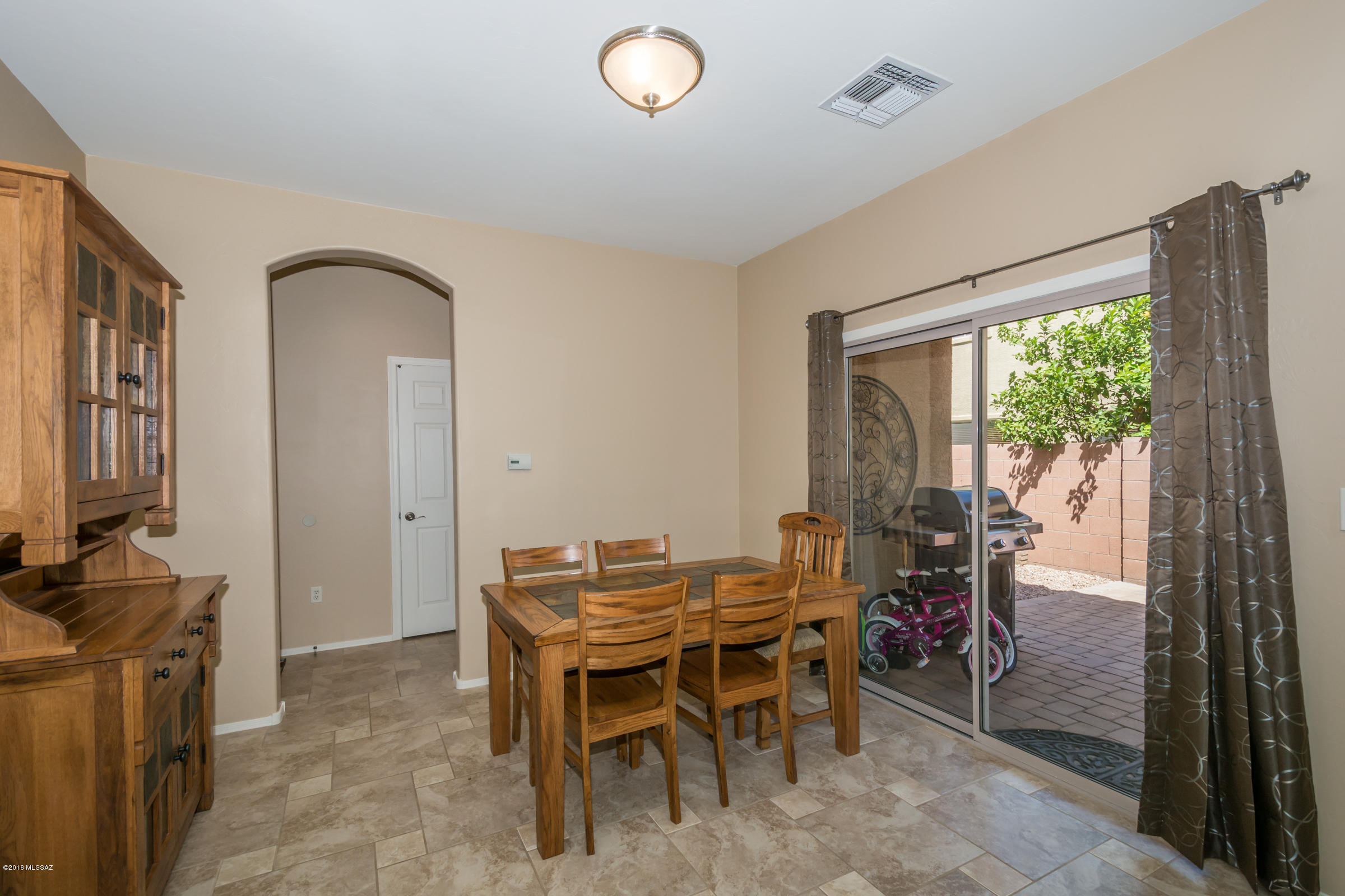 1618 W Green Thicket Way