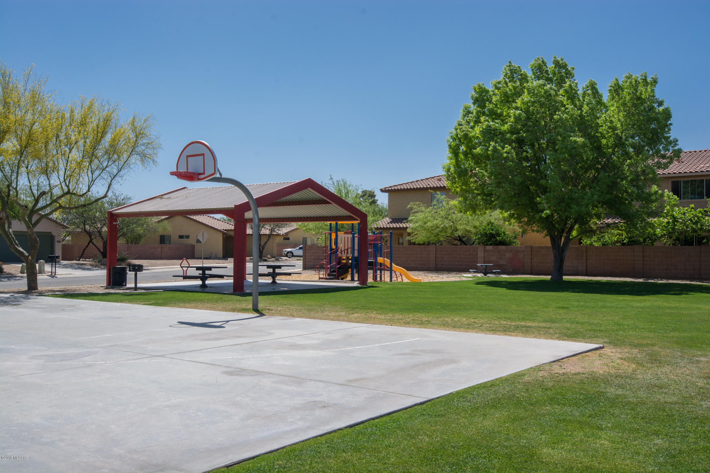 1618 W Green Thicket Way