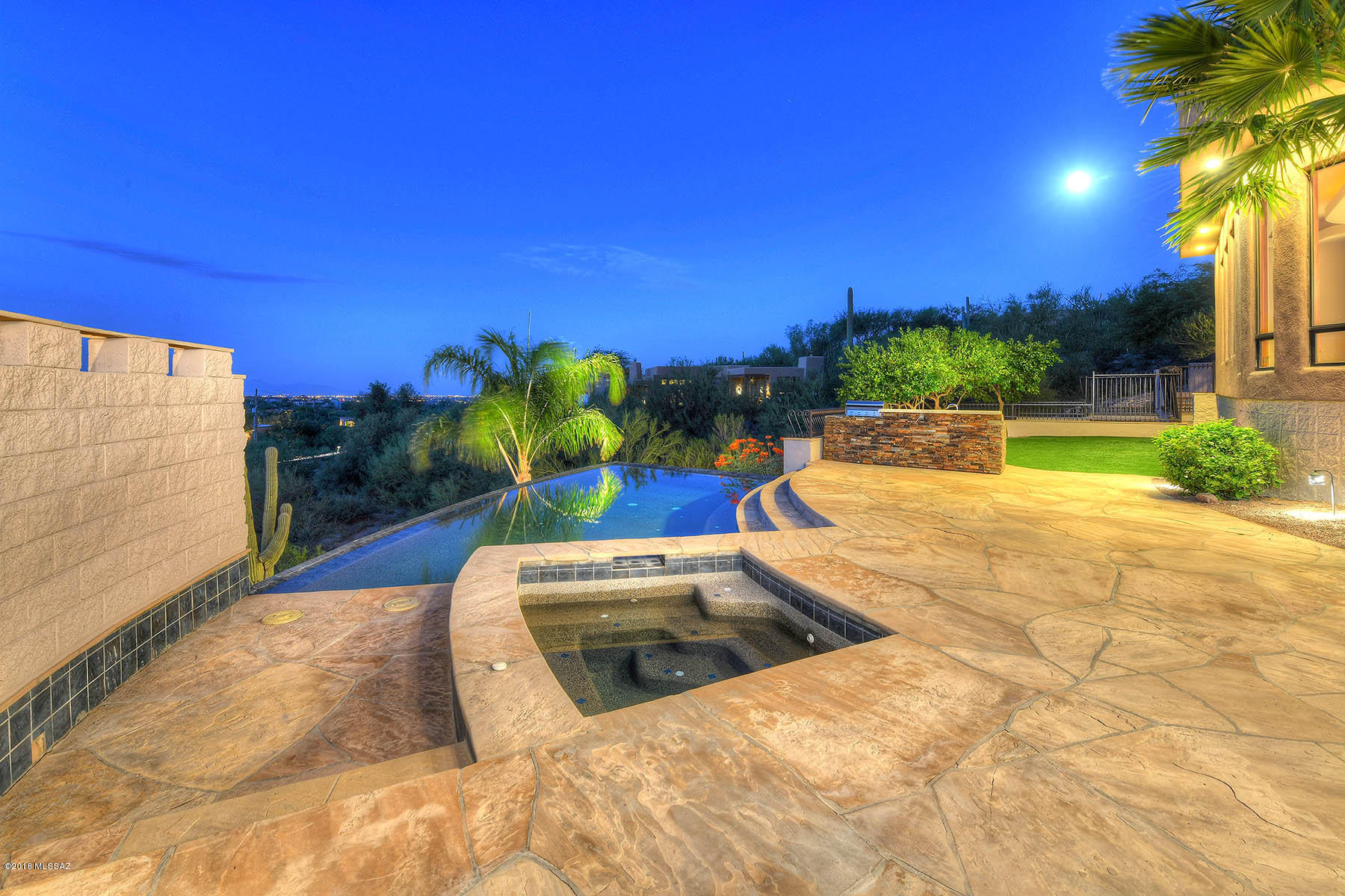 5171 N Hacienda Del Sol Road