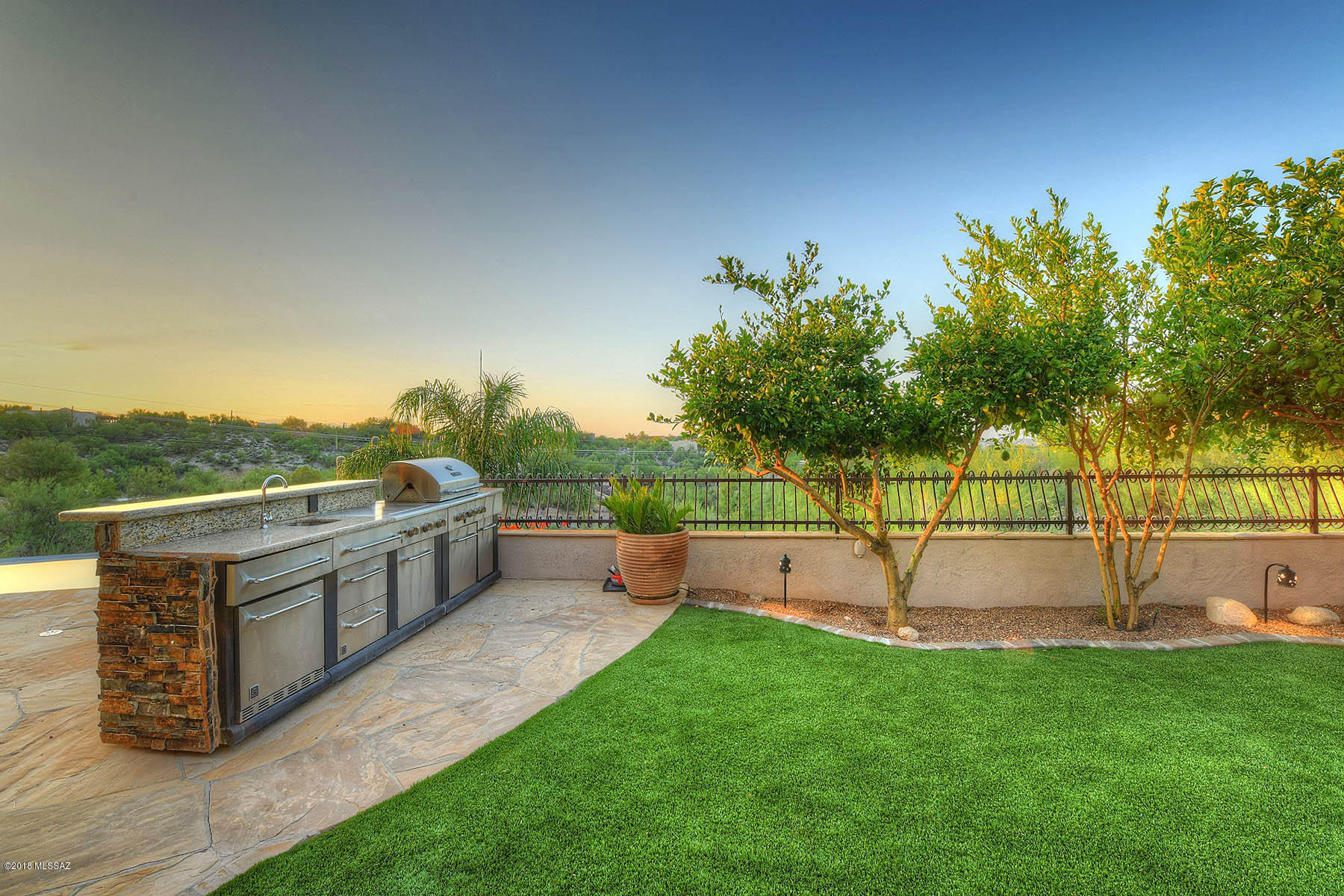 5171 N Hacienda Del Sol Road