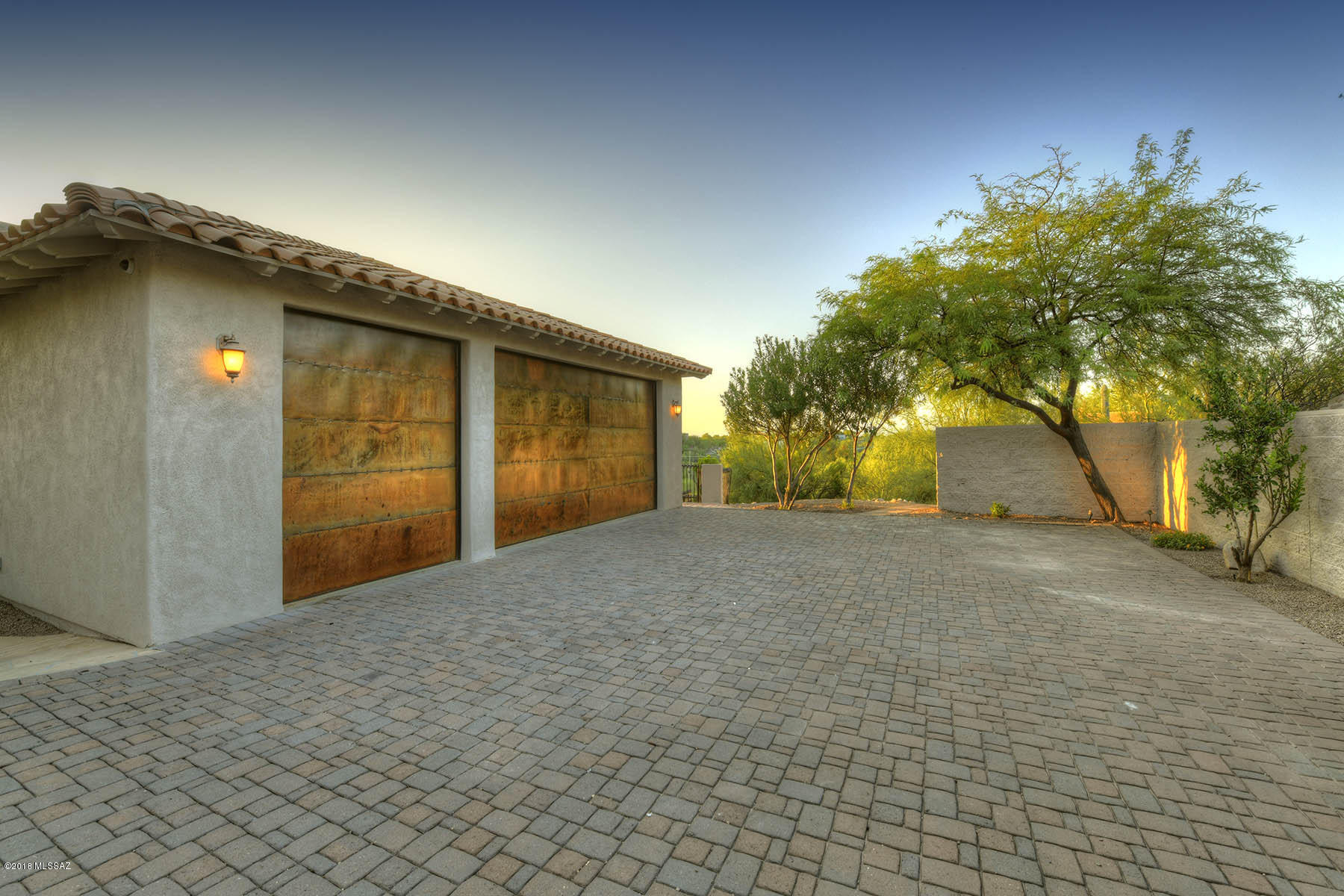 5171 N Hacienda Del Sol Road