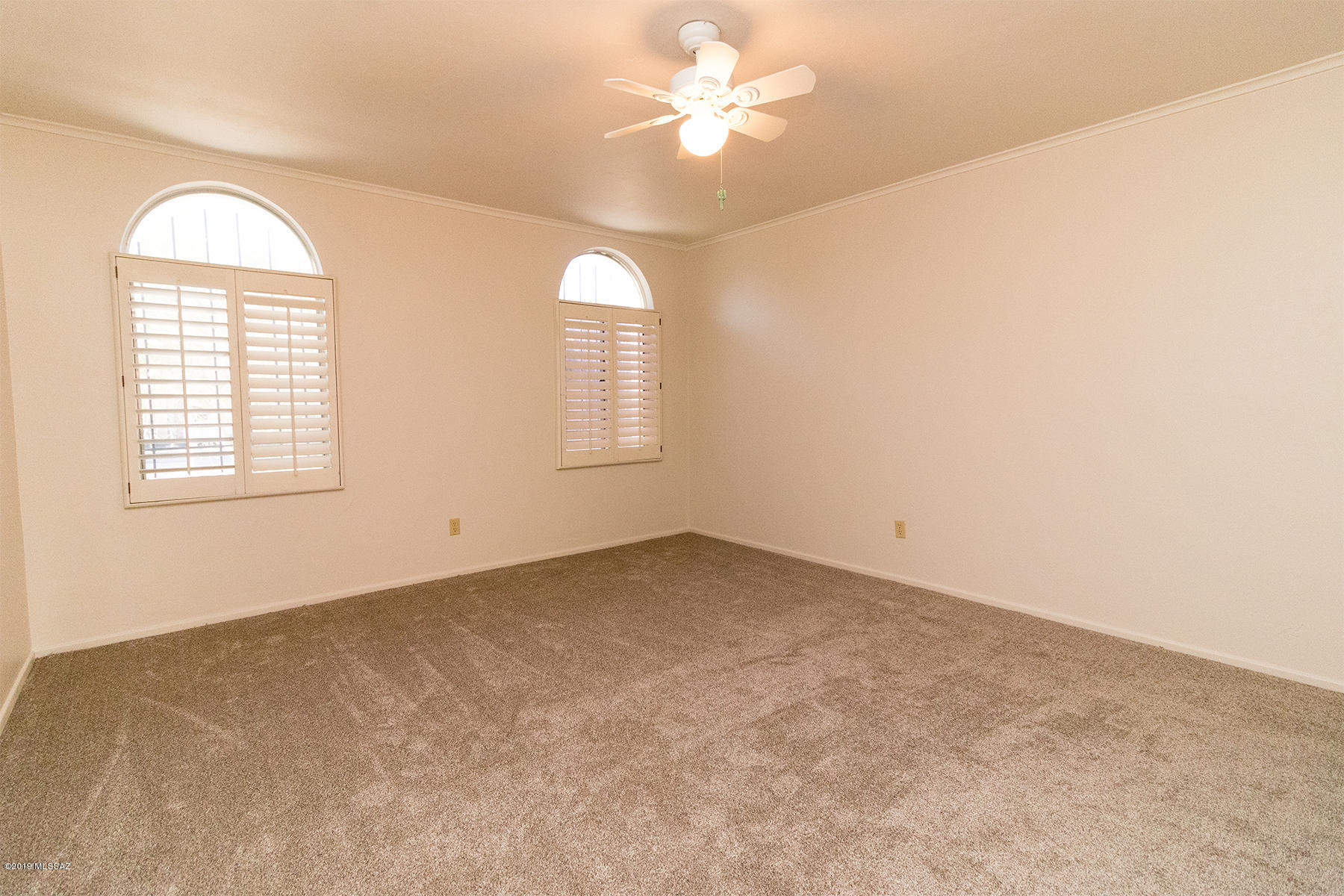 5812 N Camino Esplendora