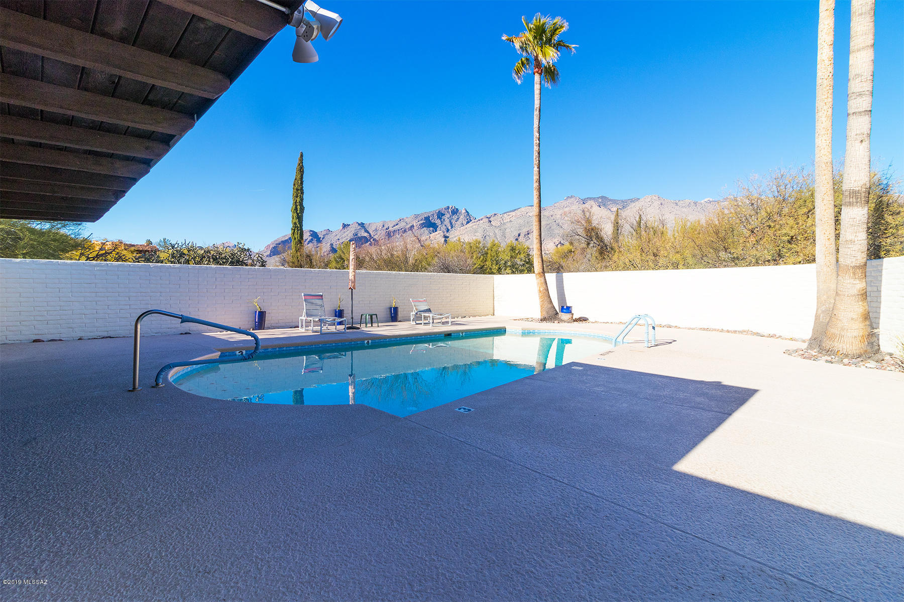 5812 N Camino Esplendora