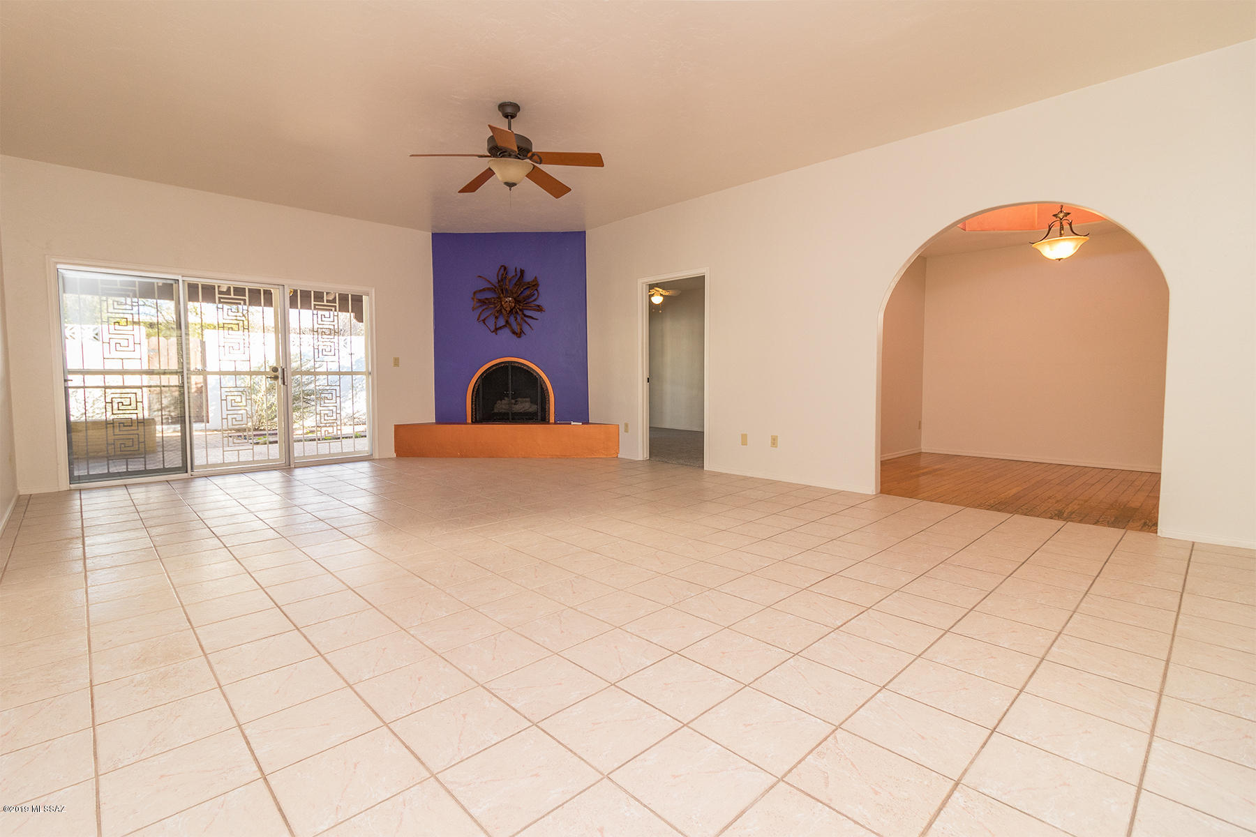 5812 N Camino Esplendora
