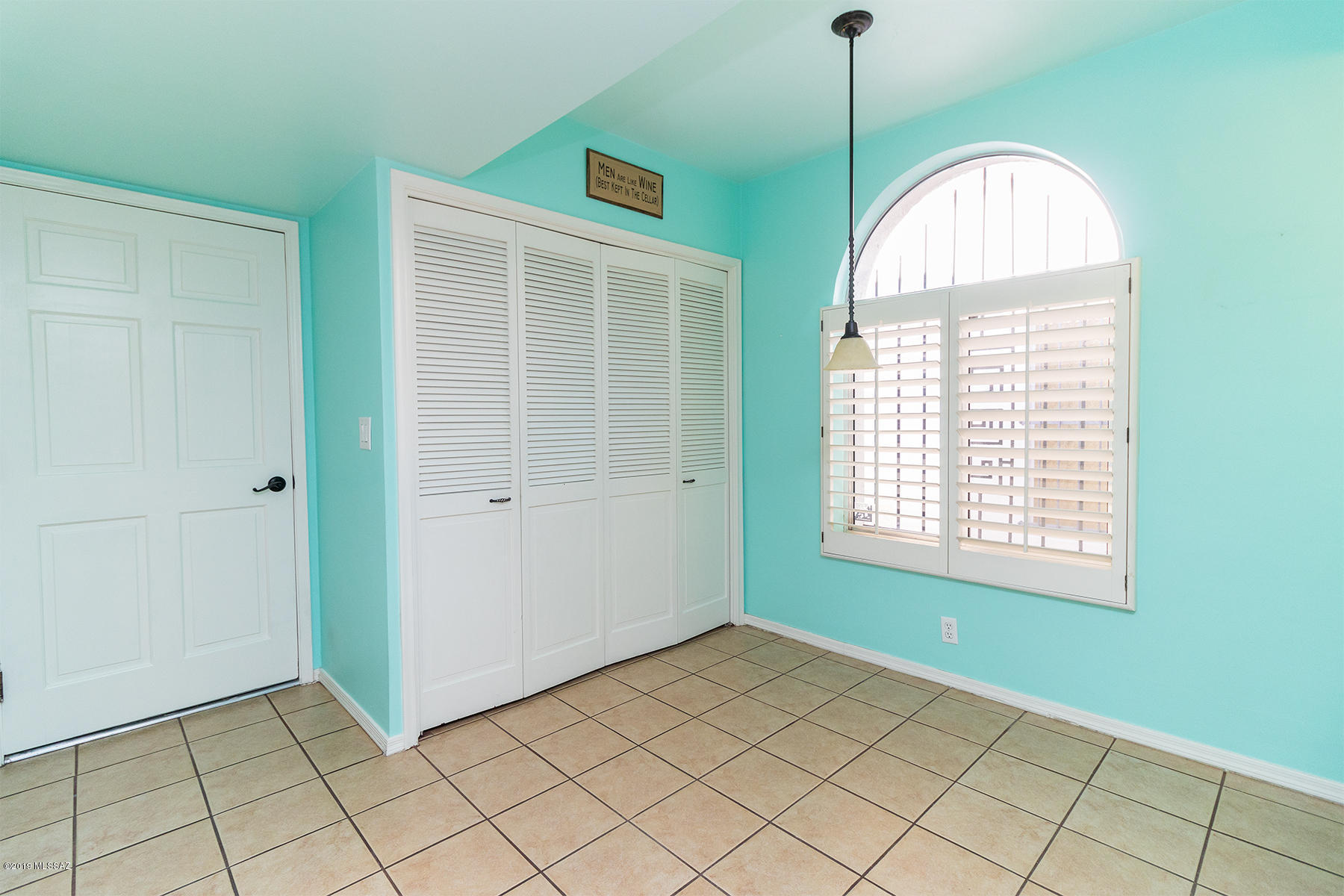 5812 N Camino Esplendora