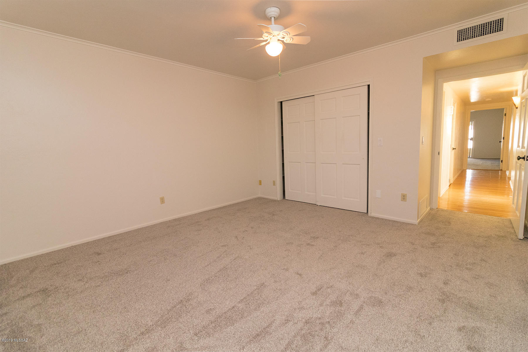 5812 N Camino Esplendora