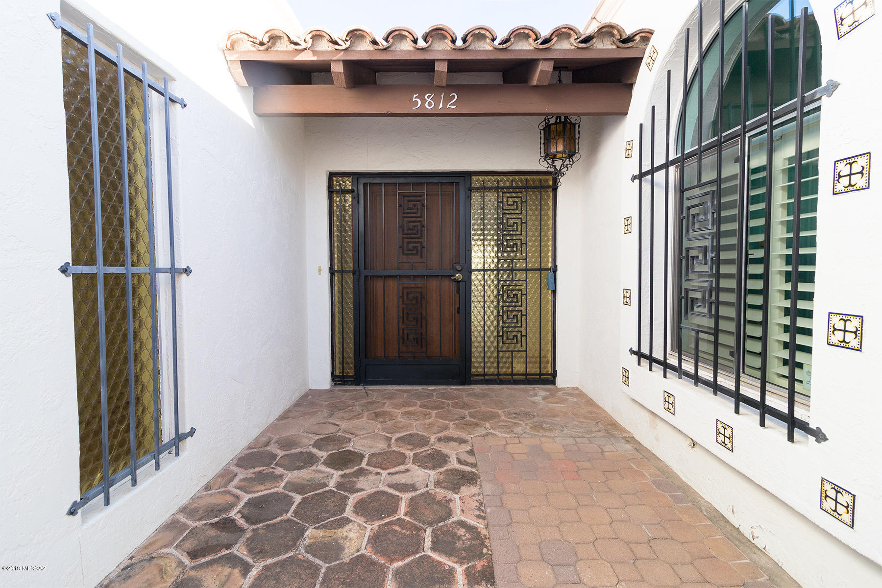 5812 N Camino Esplendora
