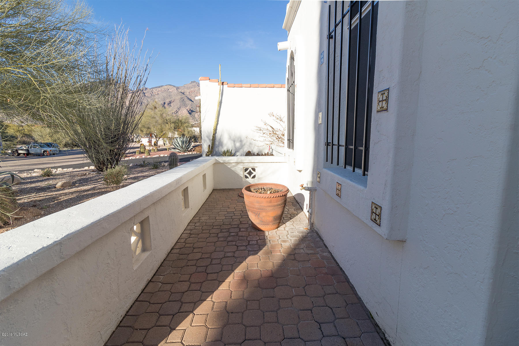5812 N Camino Esplendora