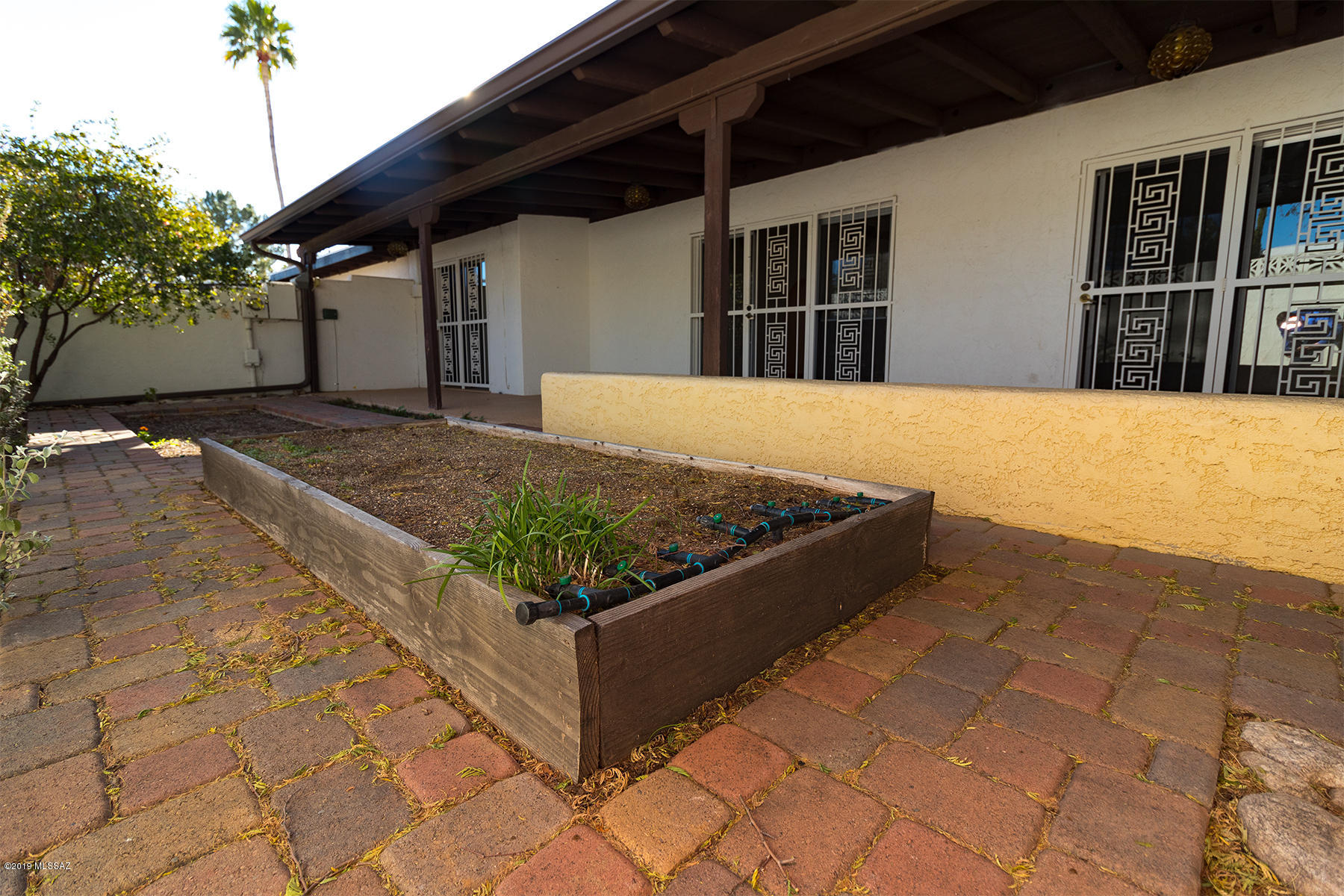 5812 N Camino Esplendora