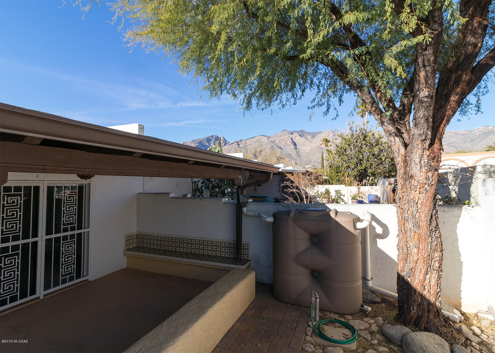 5812 N Camino Esplendora