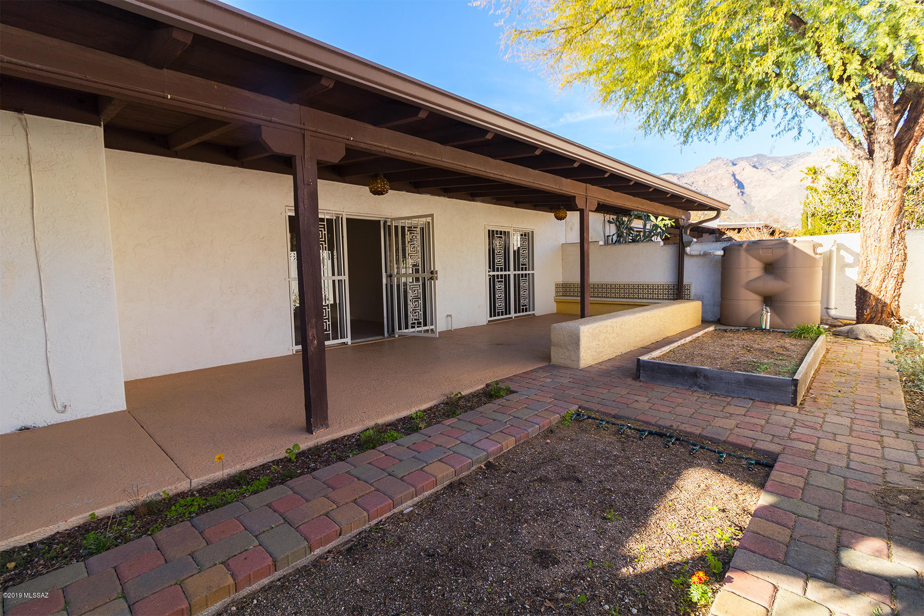 5812 N Camino Esplendora
