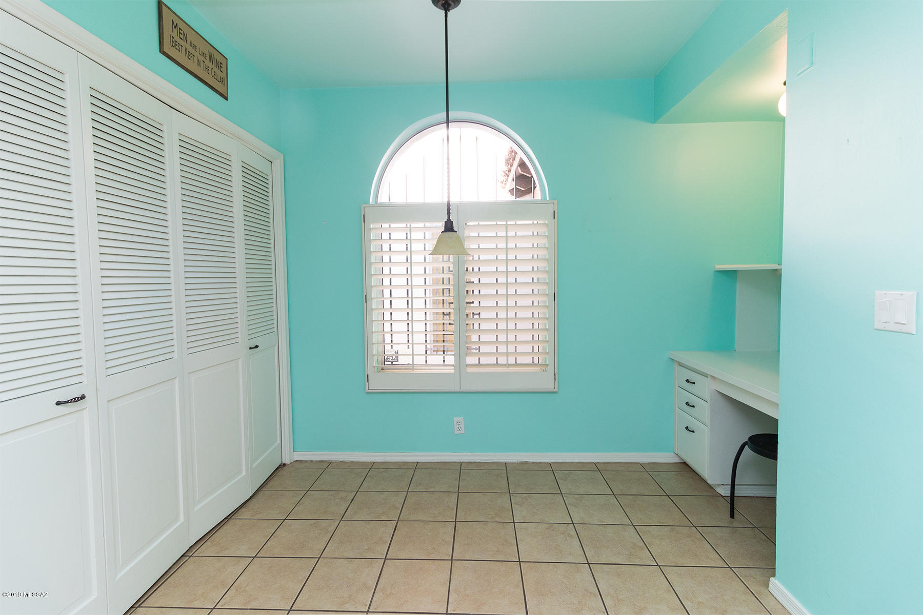 5812 N Camino Esplendora