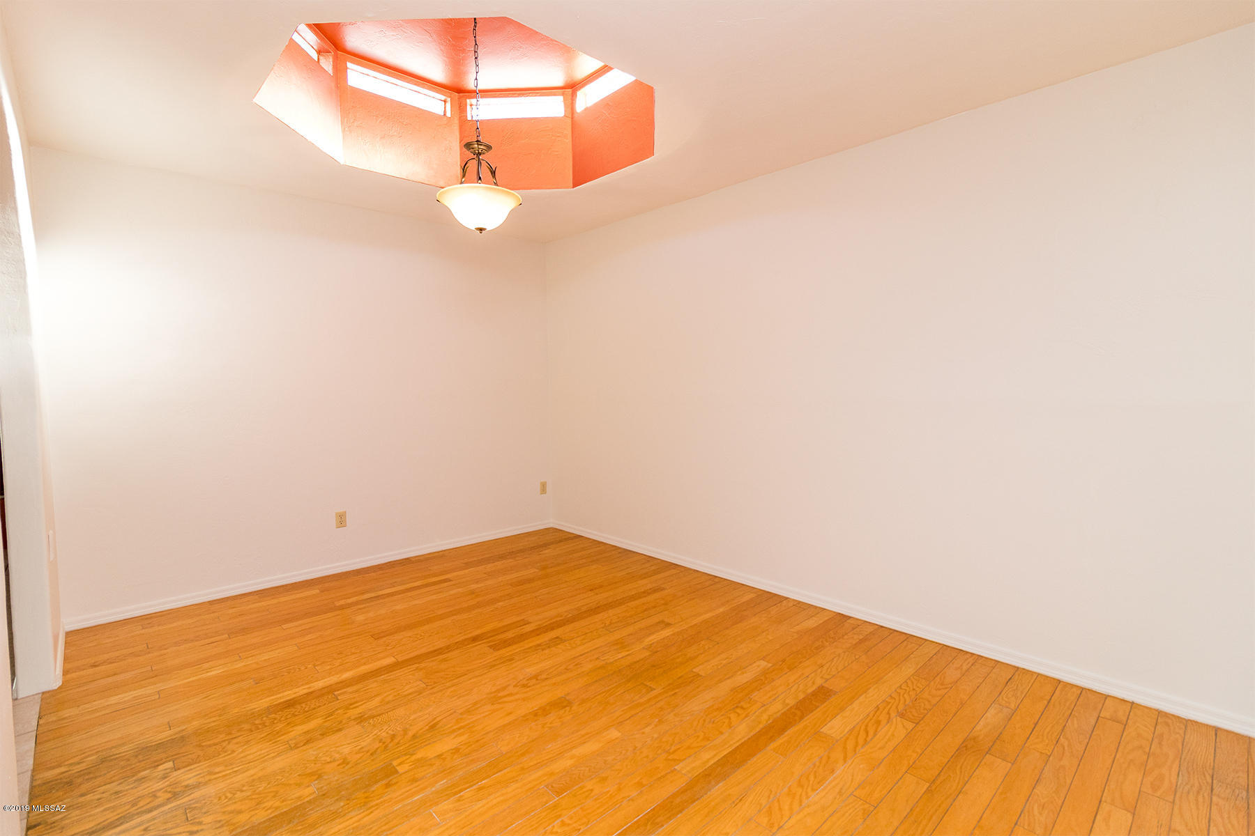 5812 N Camino Esplendora