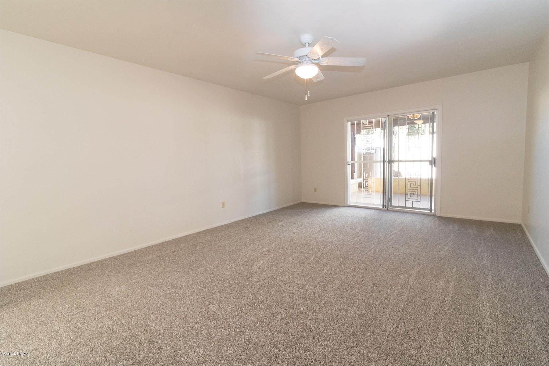 5812 N Camino Esplendora