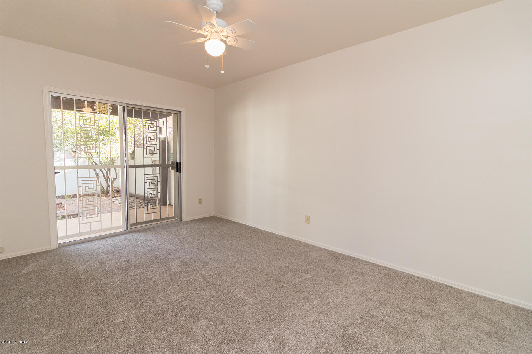 5812 N Camino Esplendora