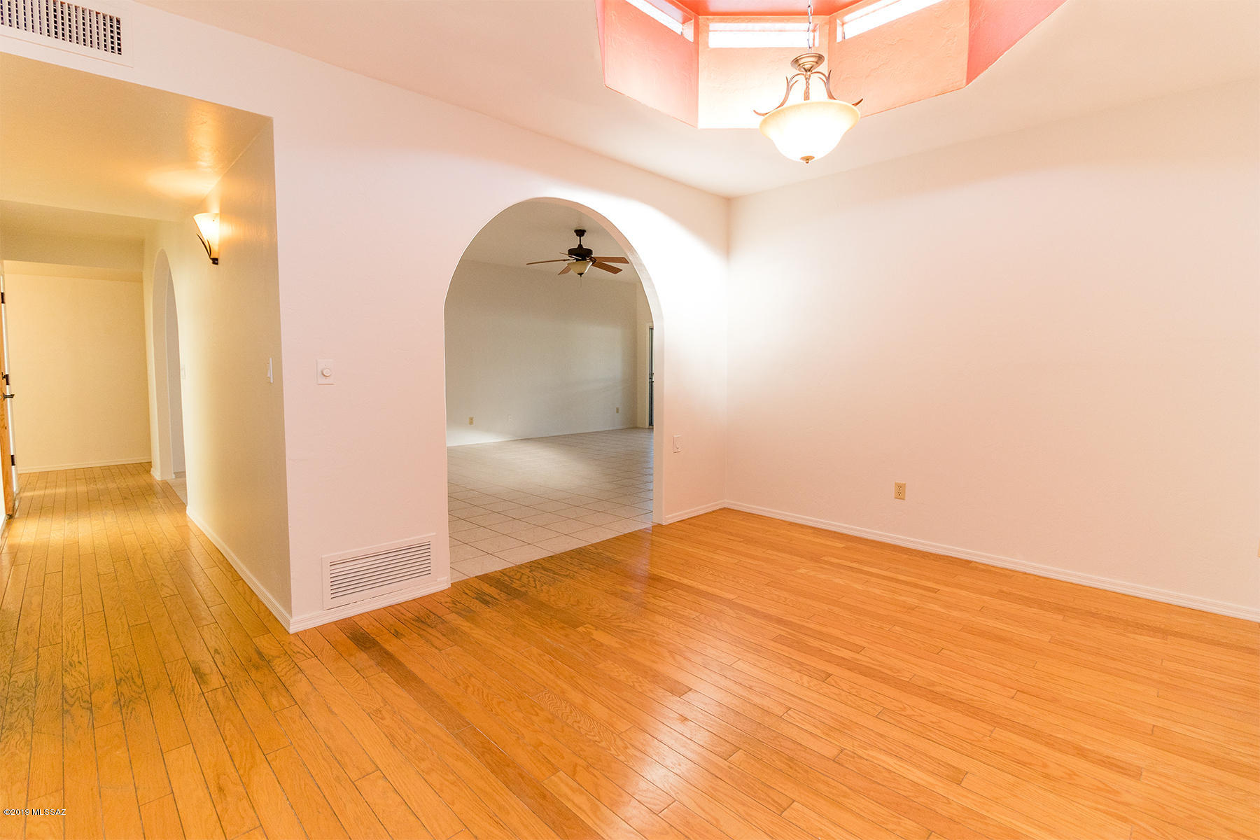 5812 N Camino Esplendora