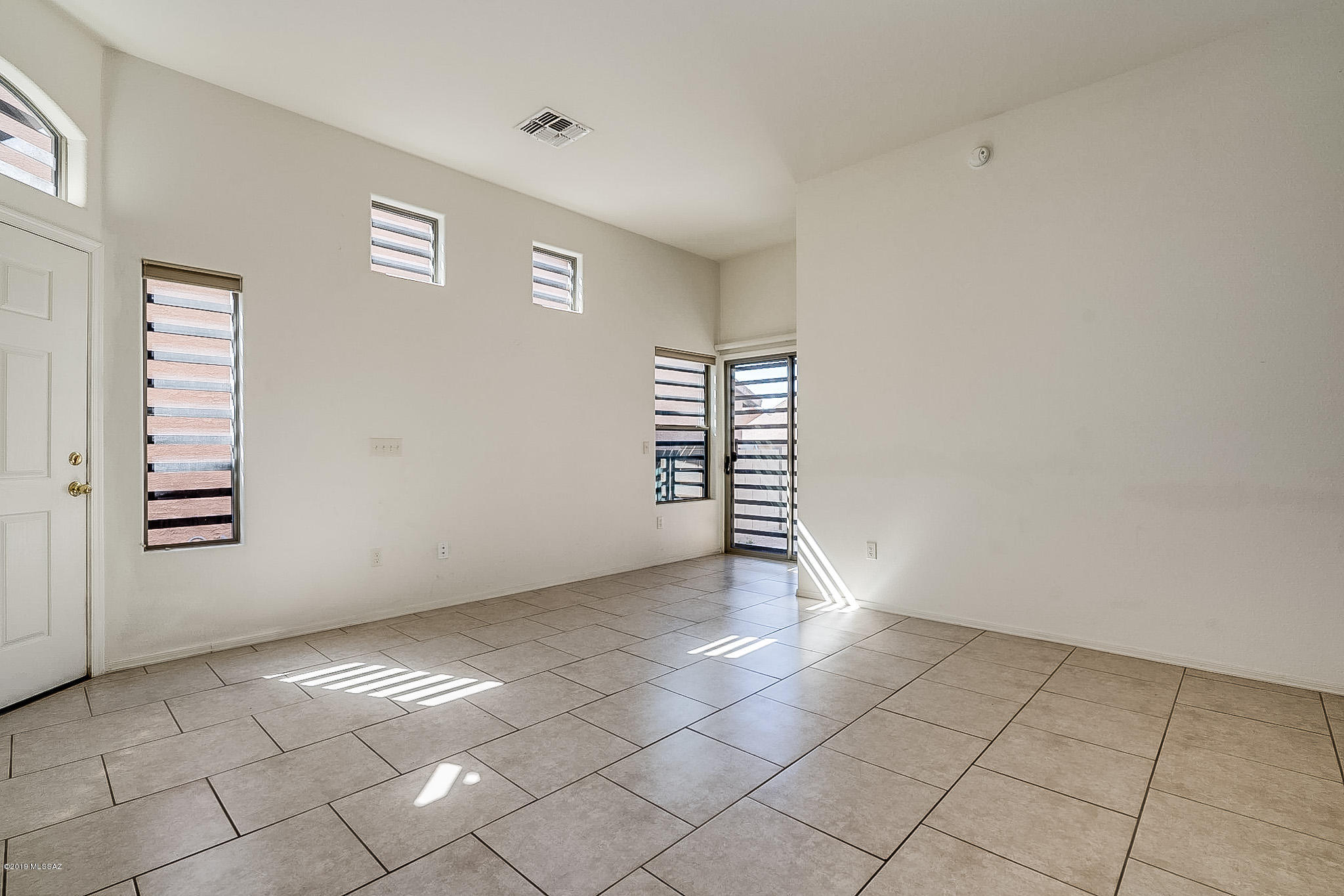 2069 E Calle Gran Desierto