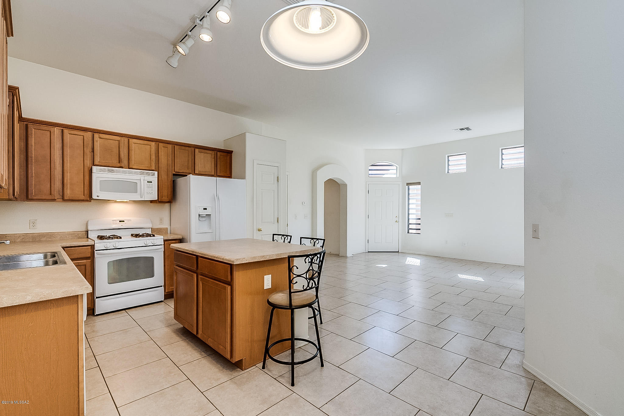 2069 E Calle Gran Desierto